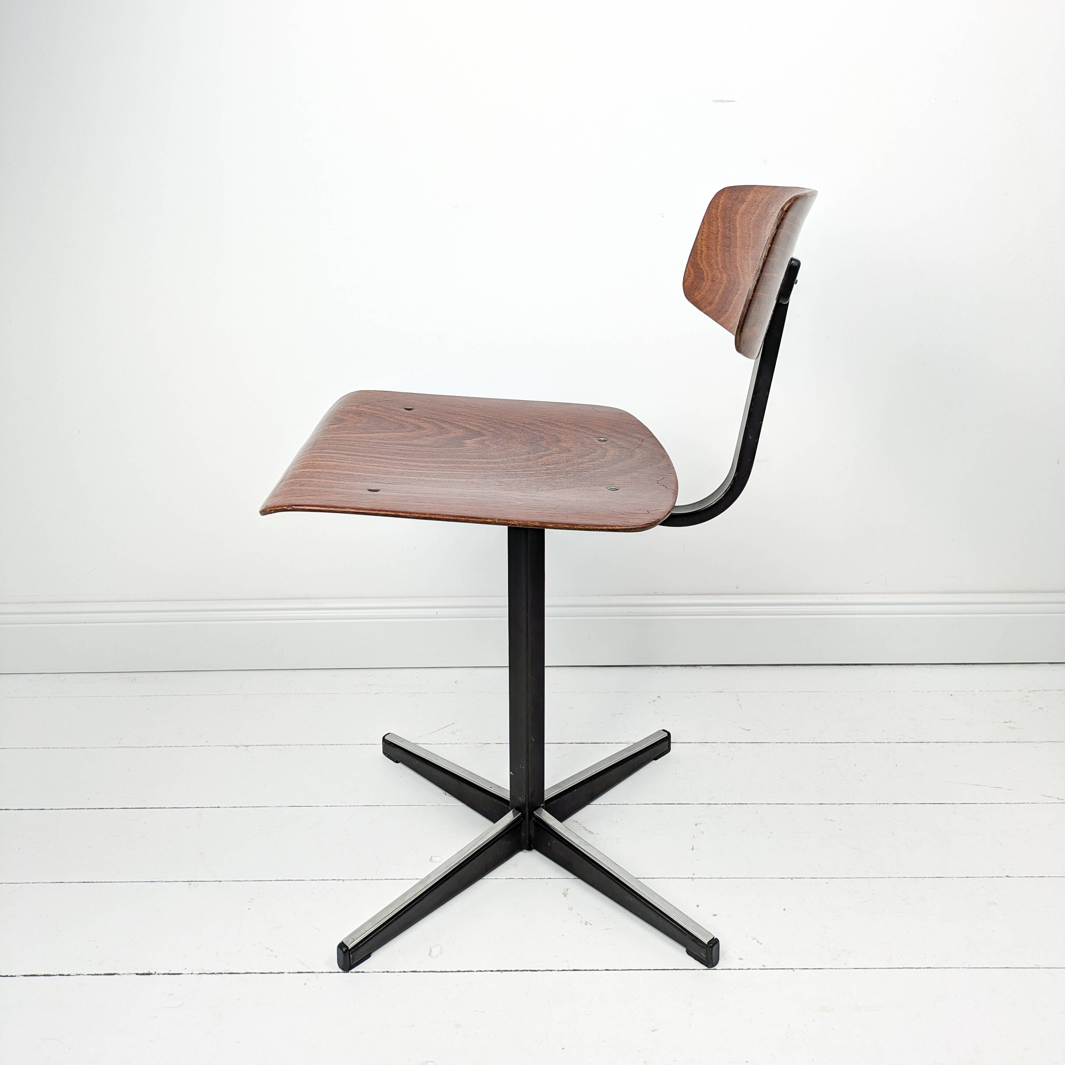 Mid Century Chaise d'école Chaise enfant Bois Métal Vintage Rétro Chambre d'enfants Boussole Pied Sk