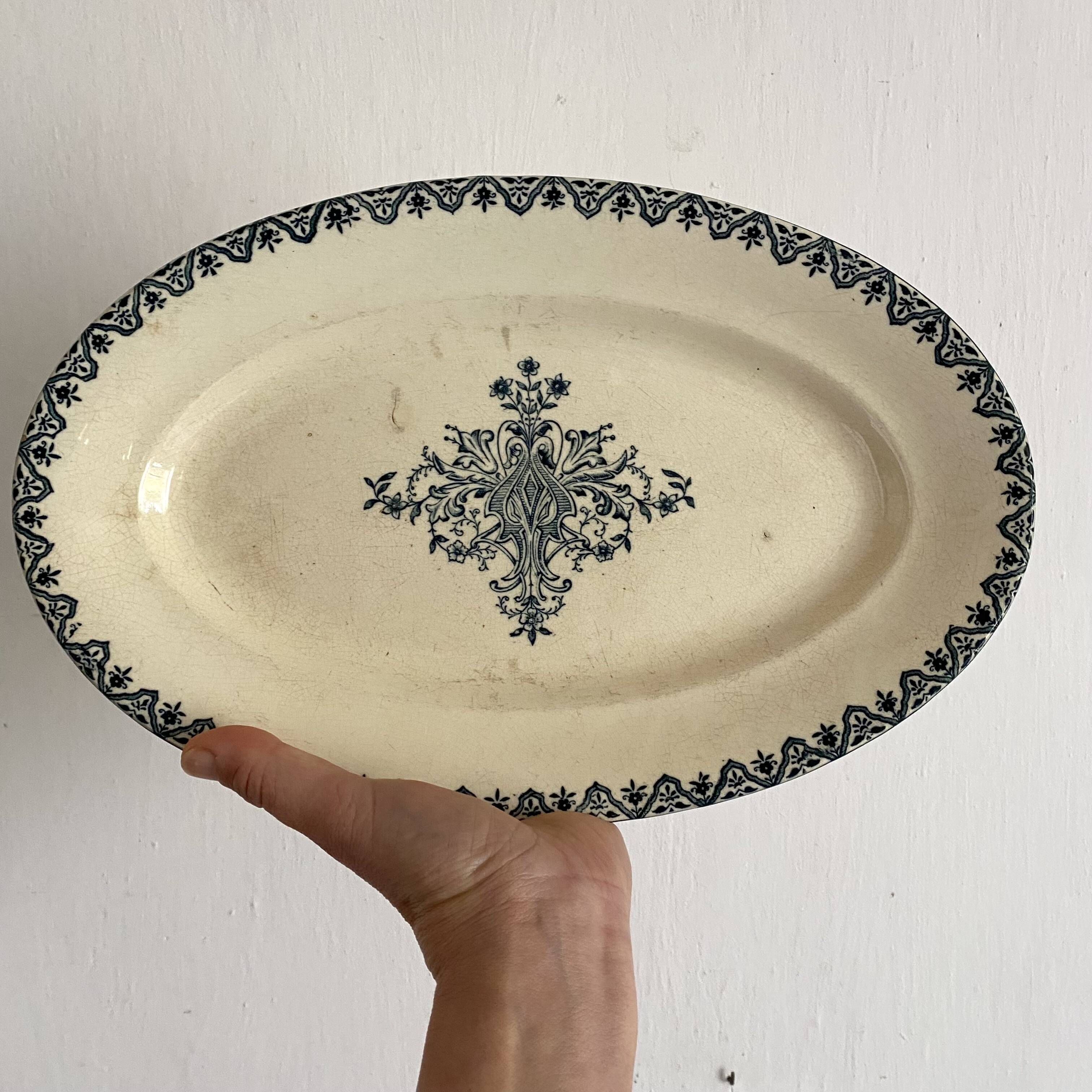 Oval iron earth dish