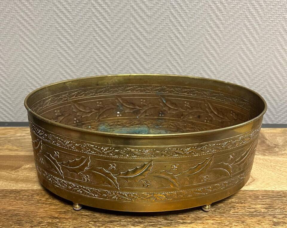 Art Nouveau period planter in embossed copper circa 1900