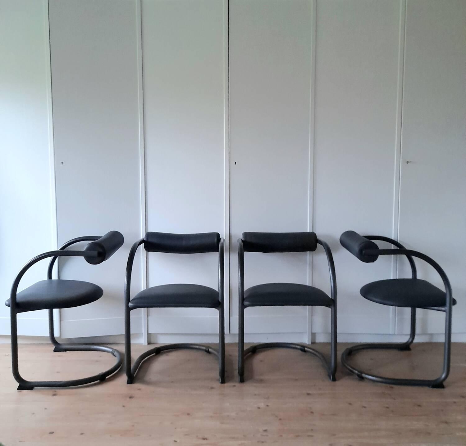 Set of 4 80s dining room chairs