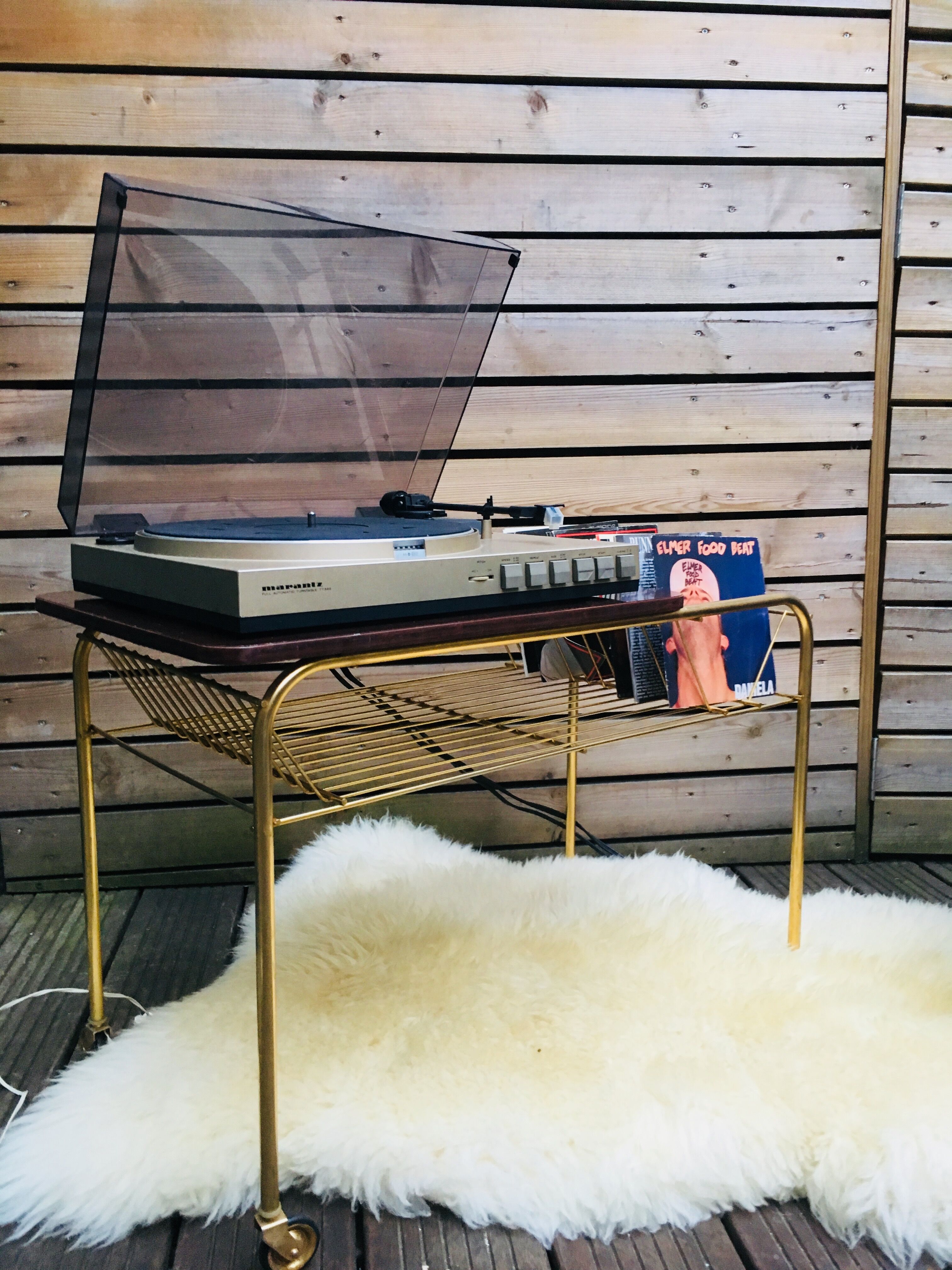 Piece of furniture to vinyl 45 rpm