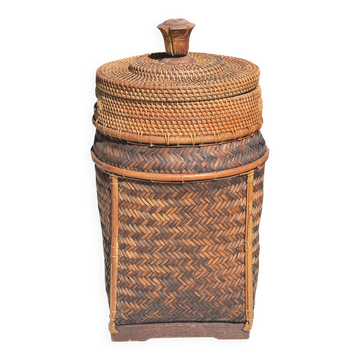 Large Indonesian wicker fishing basket with lid H65 D33