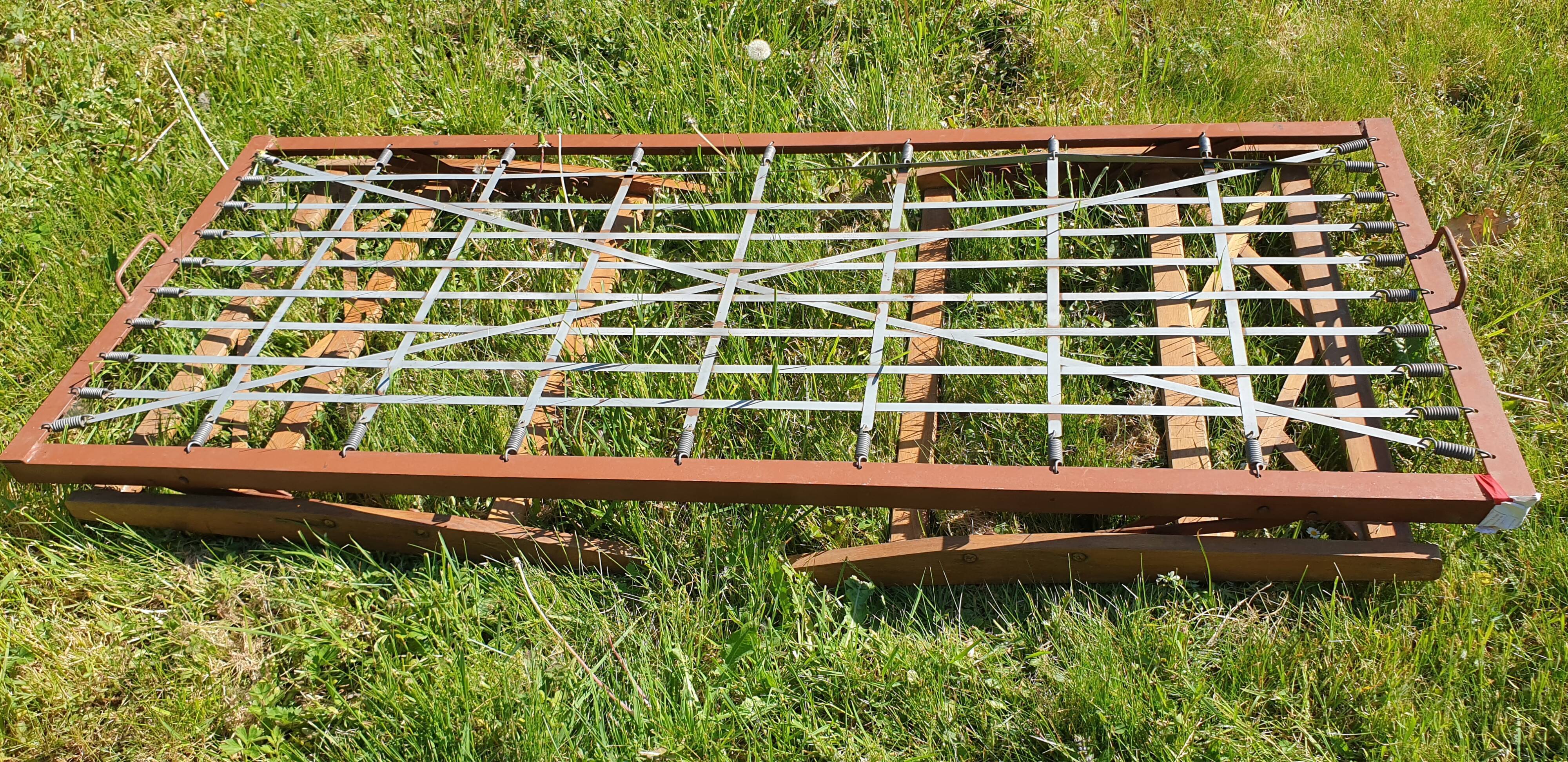 Daybed foldable crossbed bed