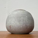 Minimalist vase from a German workshop from the mid-century by Lu and Gerd Grove, 1961.