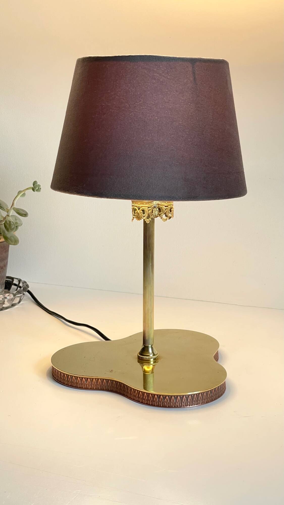 Solid brass vintage clover lamp