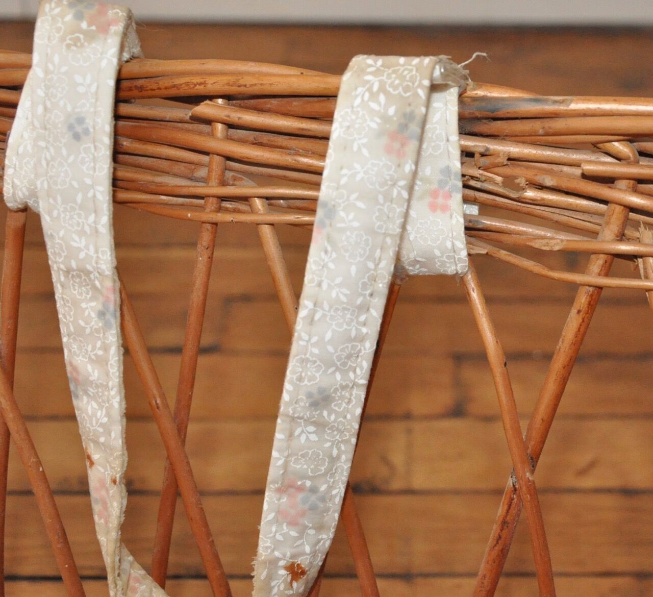 Rattan and wicker bassinet