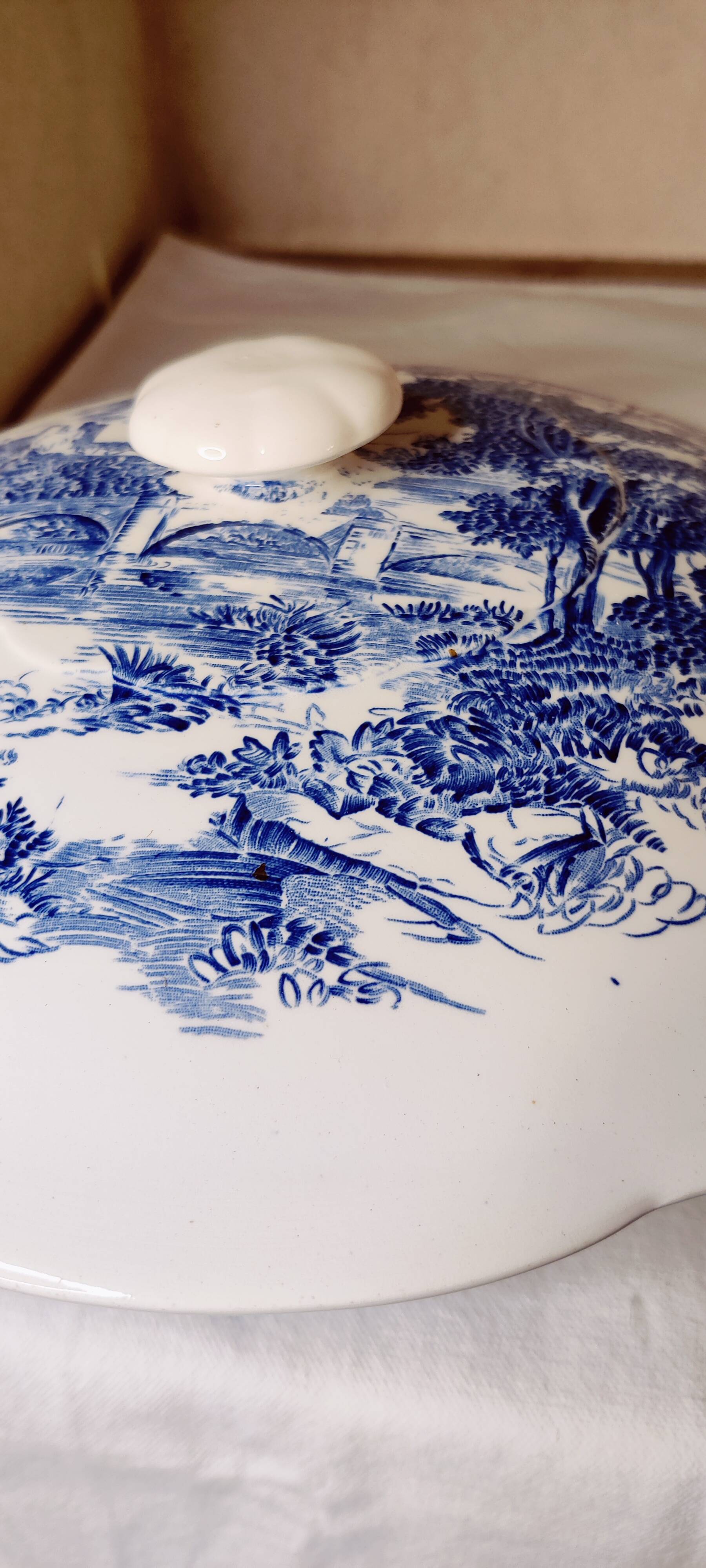 Gien x Wedgwood “Countryside” blue and white tureen – rare model