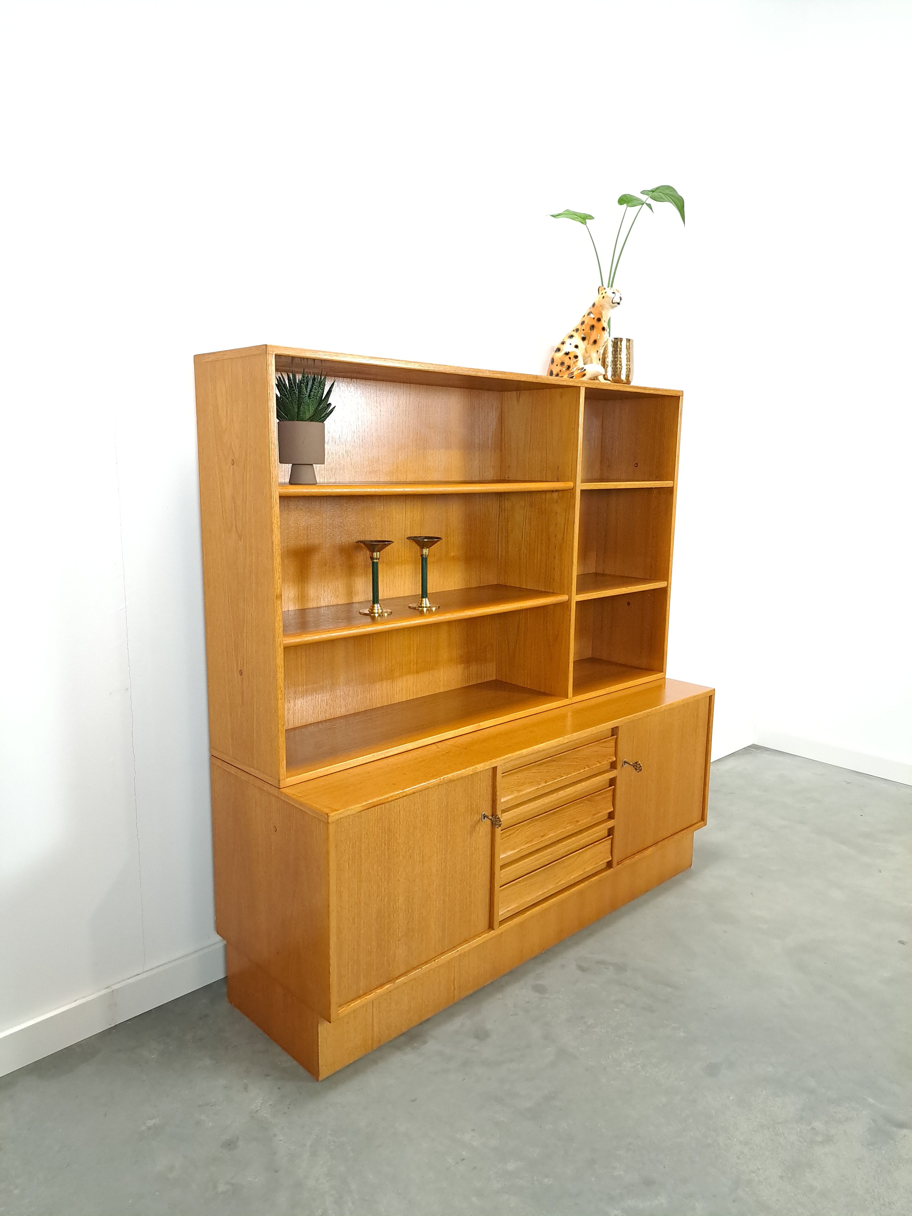 Bibliothèque vintage en teck avec tiroirs