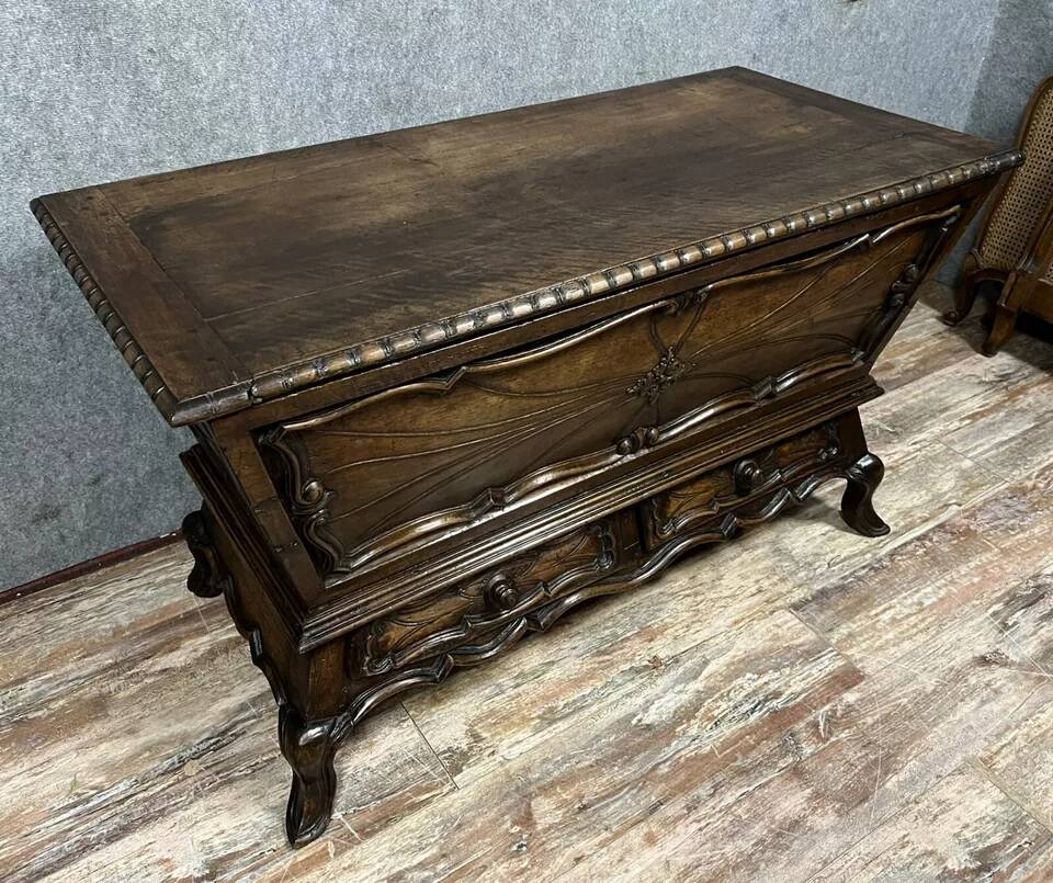 Louis XV style Piedmontese kneading trough in solid walnut circa 1850