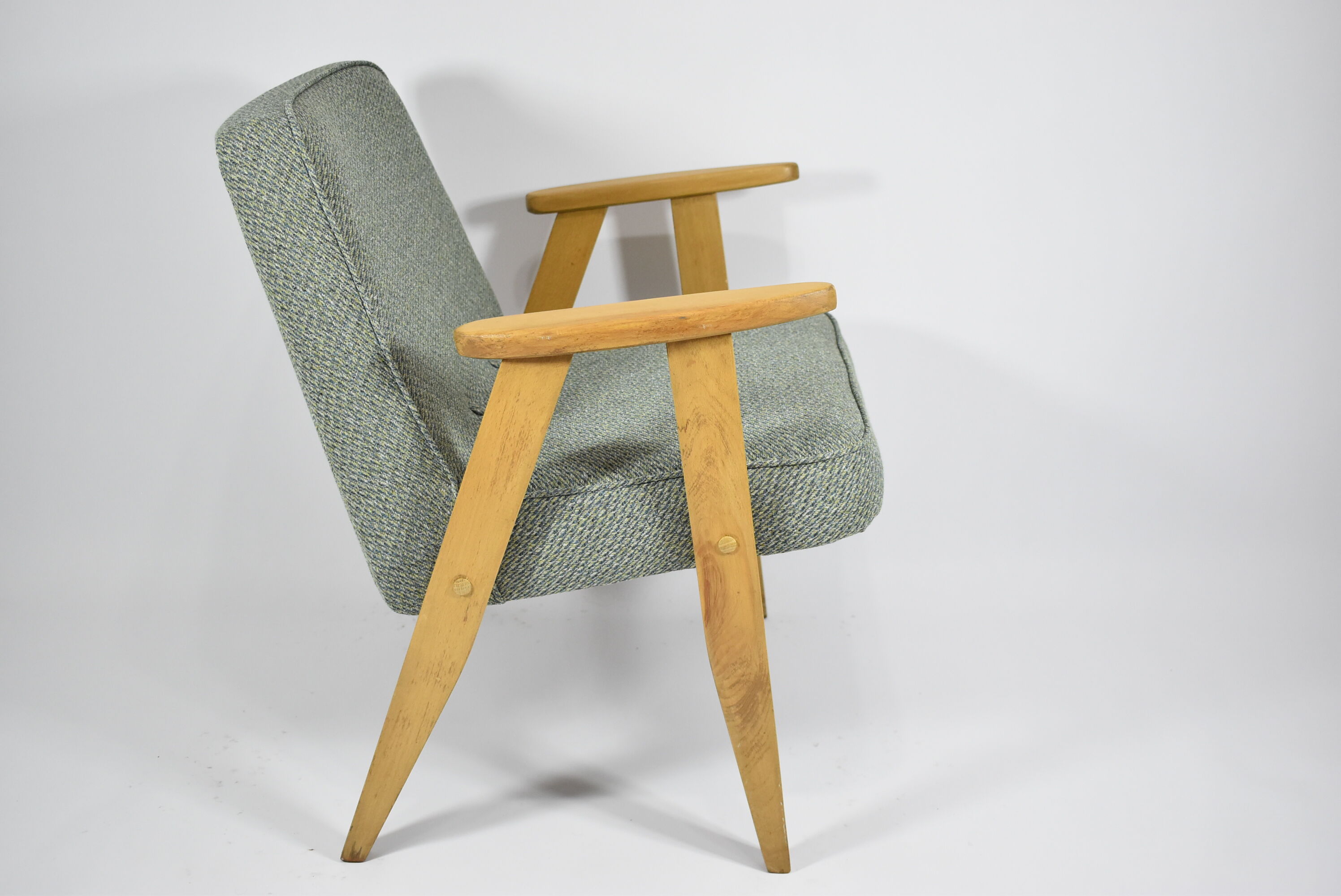 Armchair 366, designer J. hierowski, oak wood, green