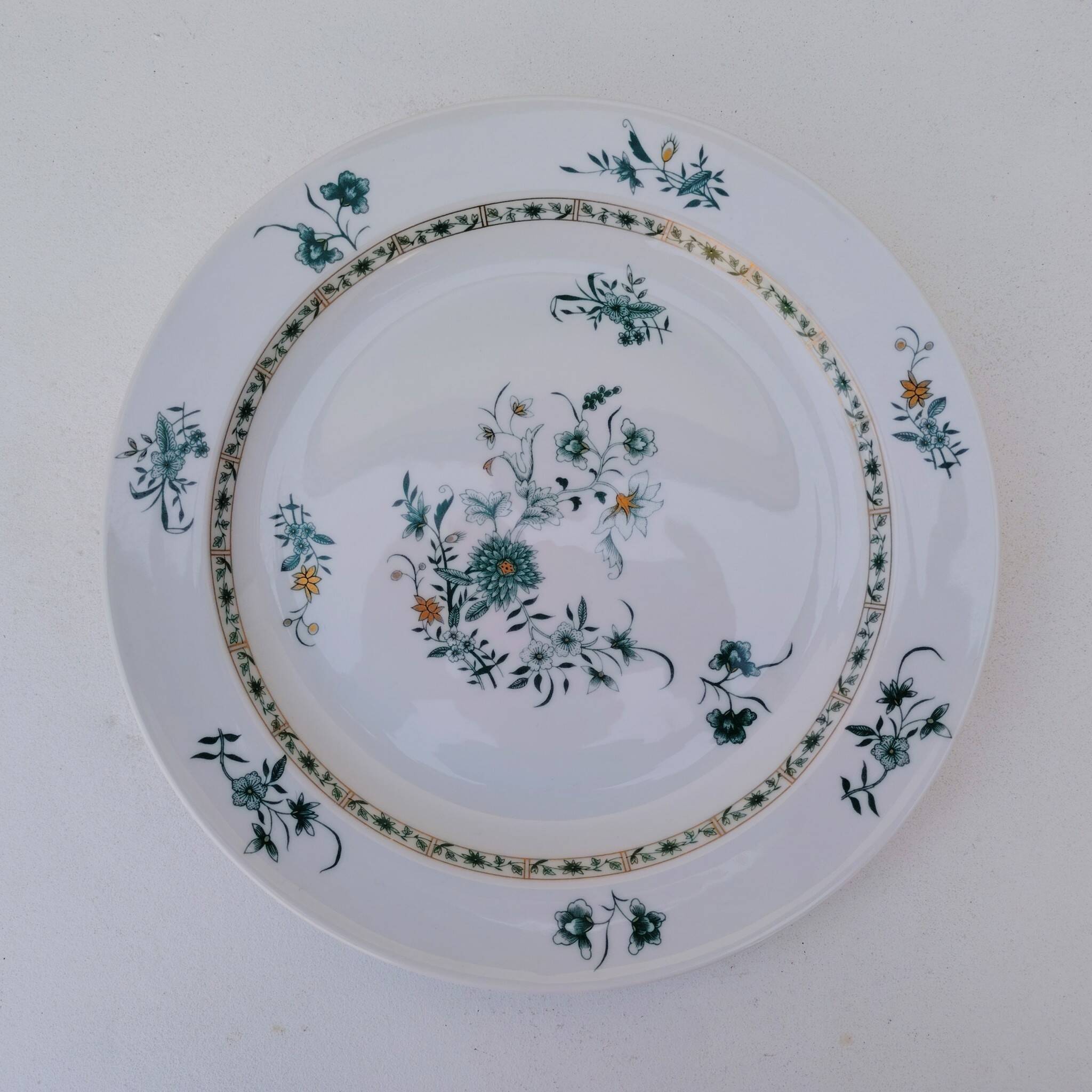 Round serving dish, Bernardaud, Limoges, Beijing