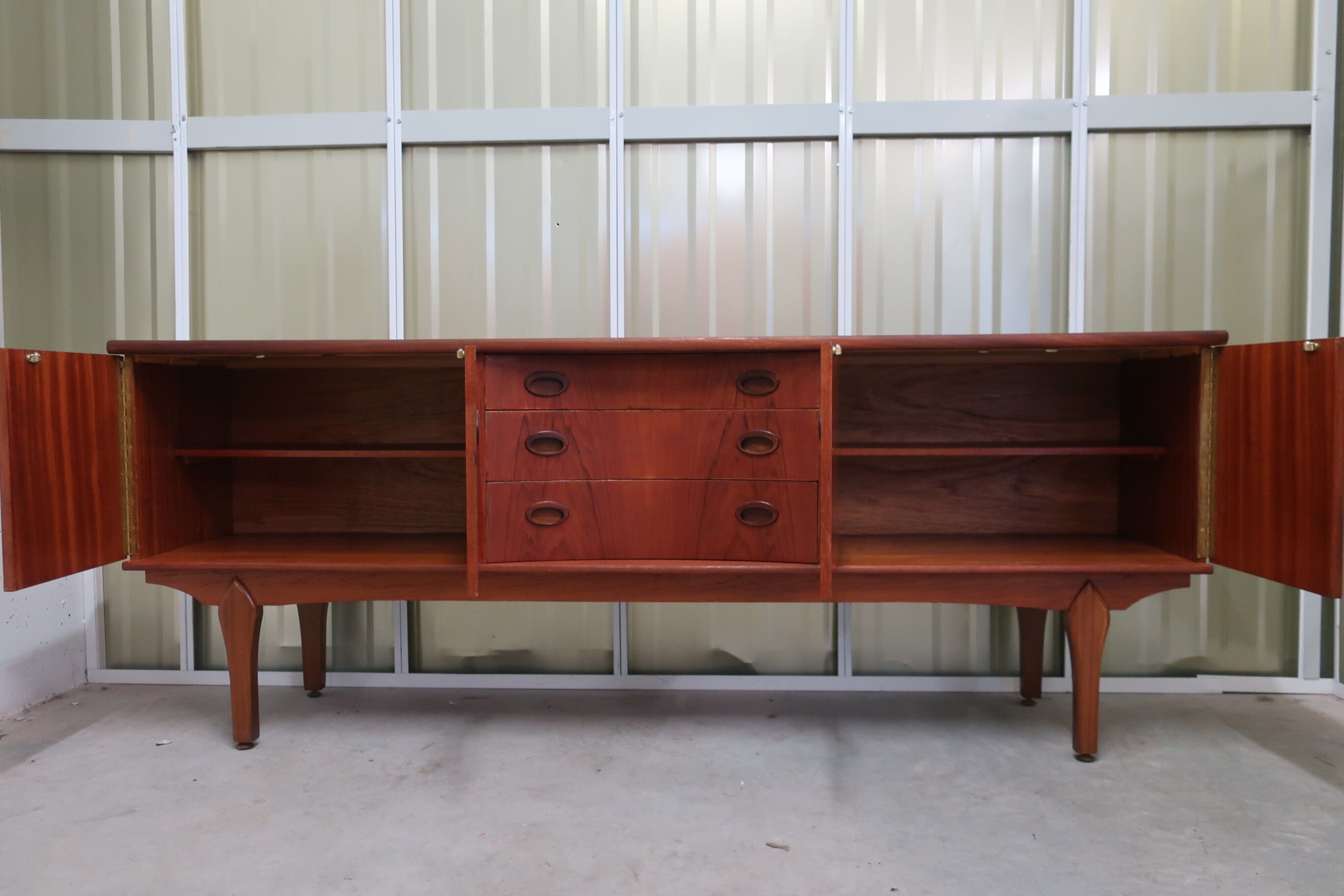 Atypical teak thread from the 60s