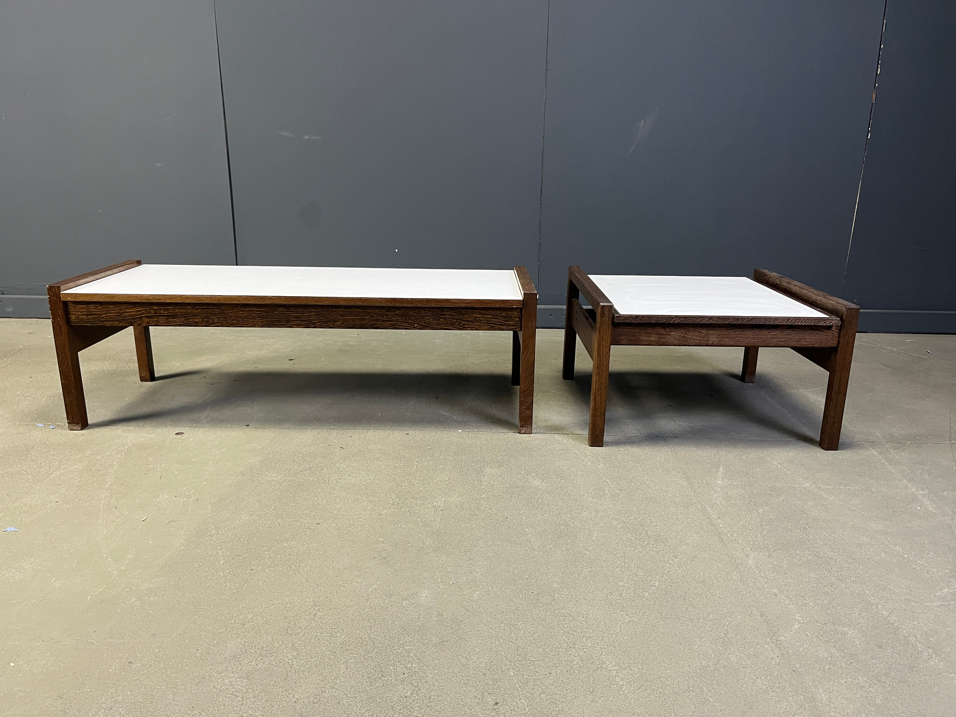 Ensemble de tables basses belges en wengé par Beaufort, années 1960.