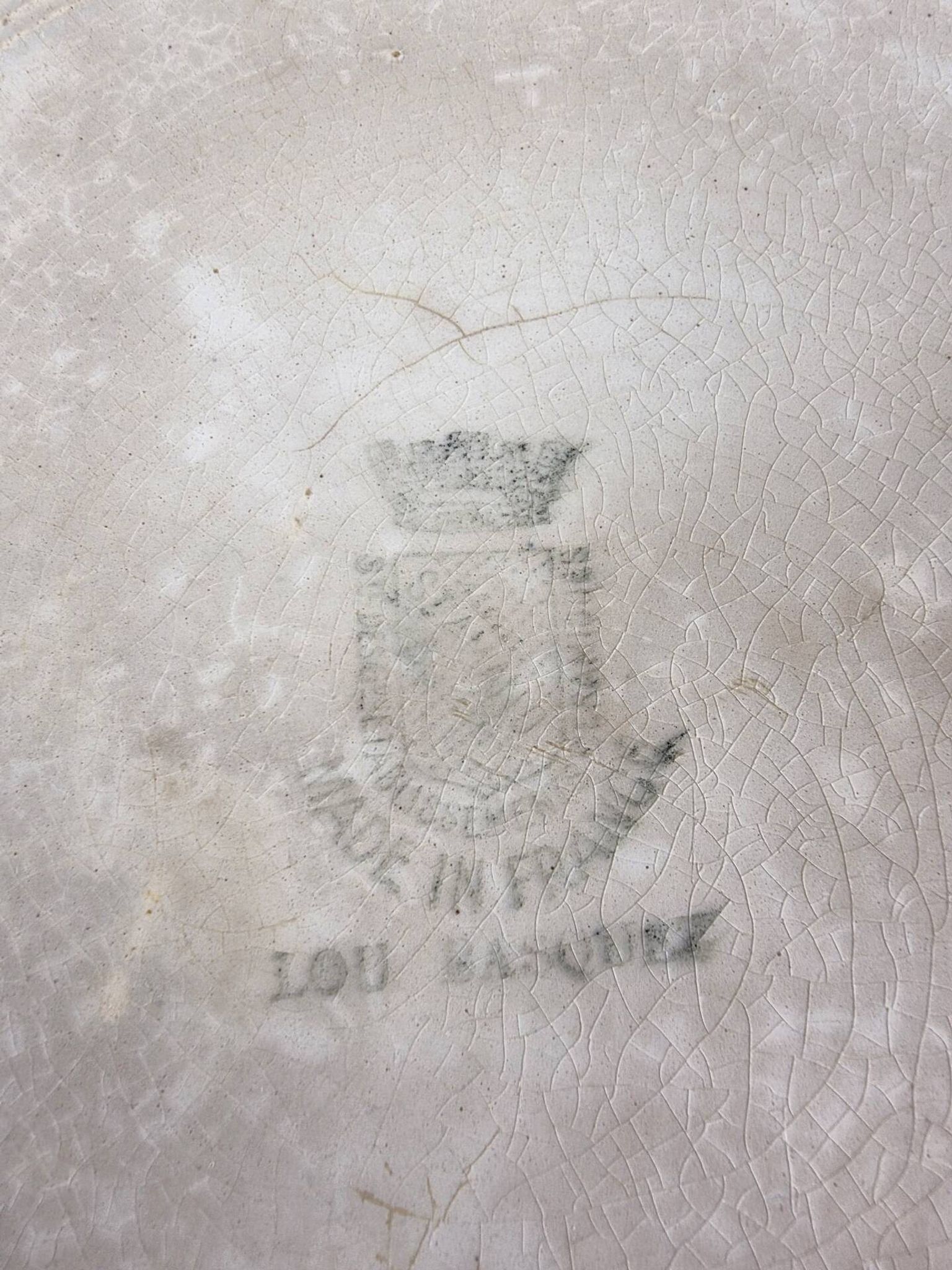 Plat de présentation rond Lou Basquez manufacture Saint-Amand