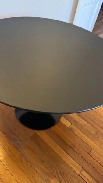 Black Knoll tulip table