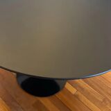 Black Knoll tulip table