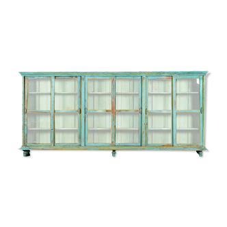 Vitrine en bois à la patine turquoise