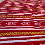Tapis rouge blanc et jaune fait main 72x107cm