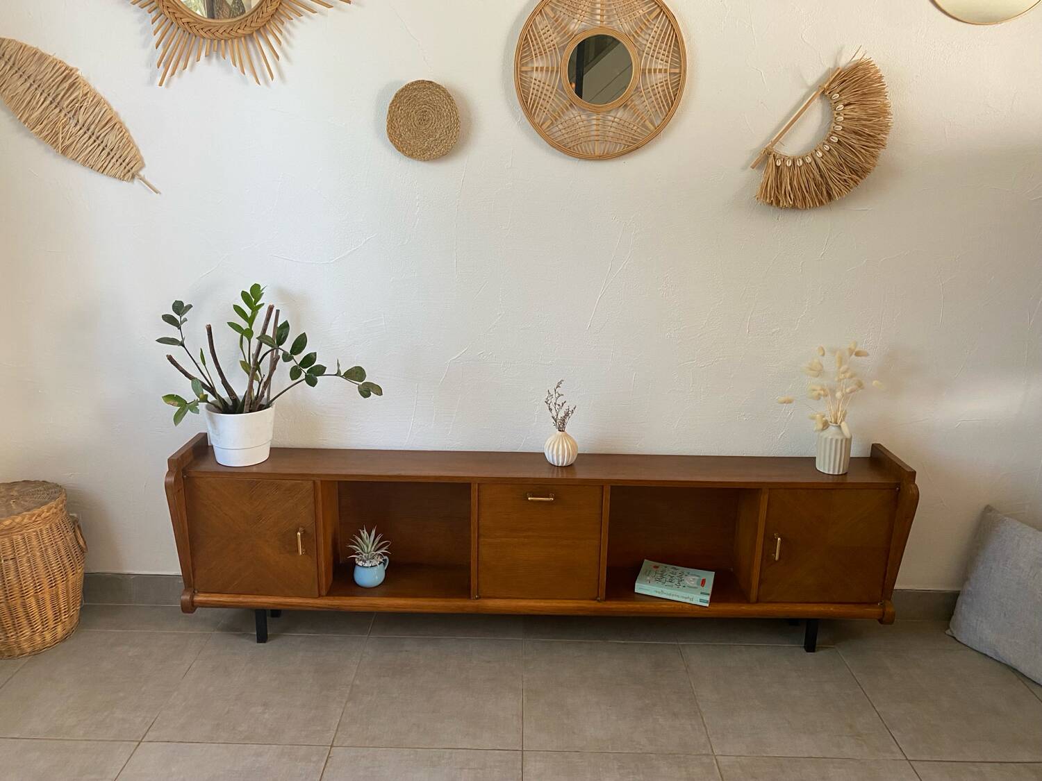 Vintage low oak sideboard (shallow)