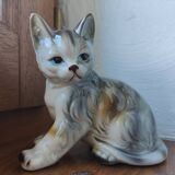 Figurine, Cat statuette, in old 20th century enameled ceramic. Animal figurine, vintage feline