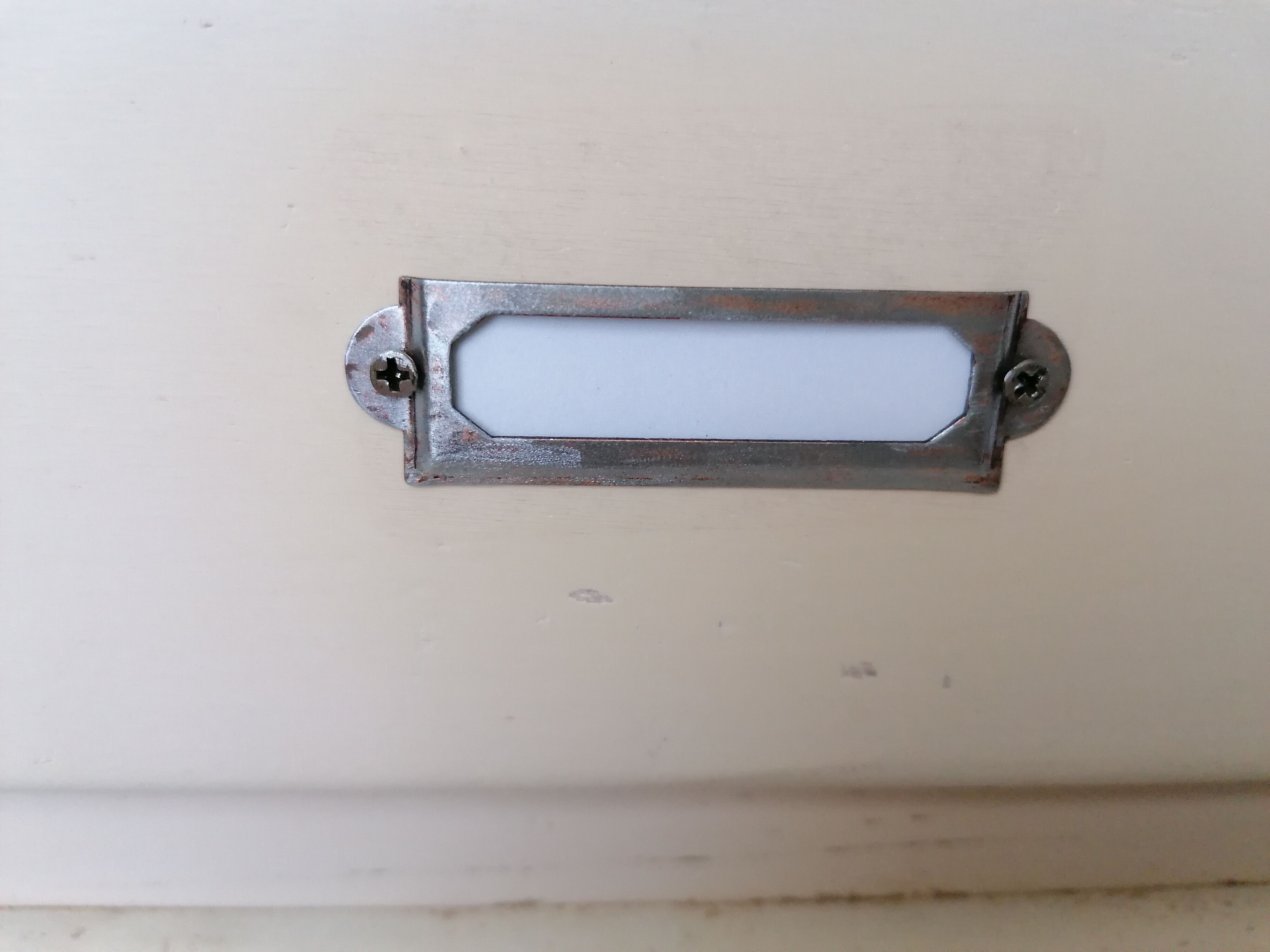 Small storage unit to lay