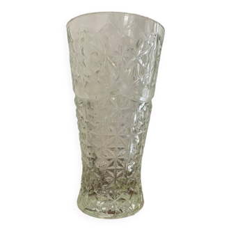 Vase en verre taillé