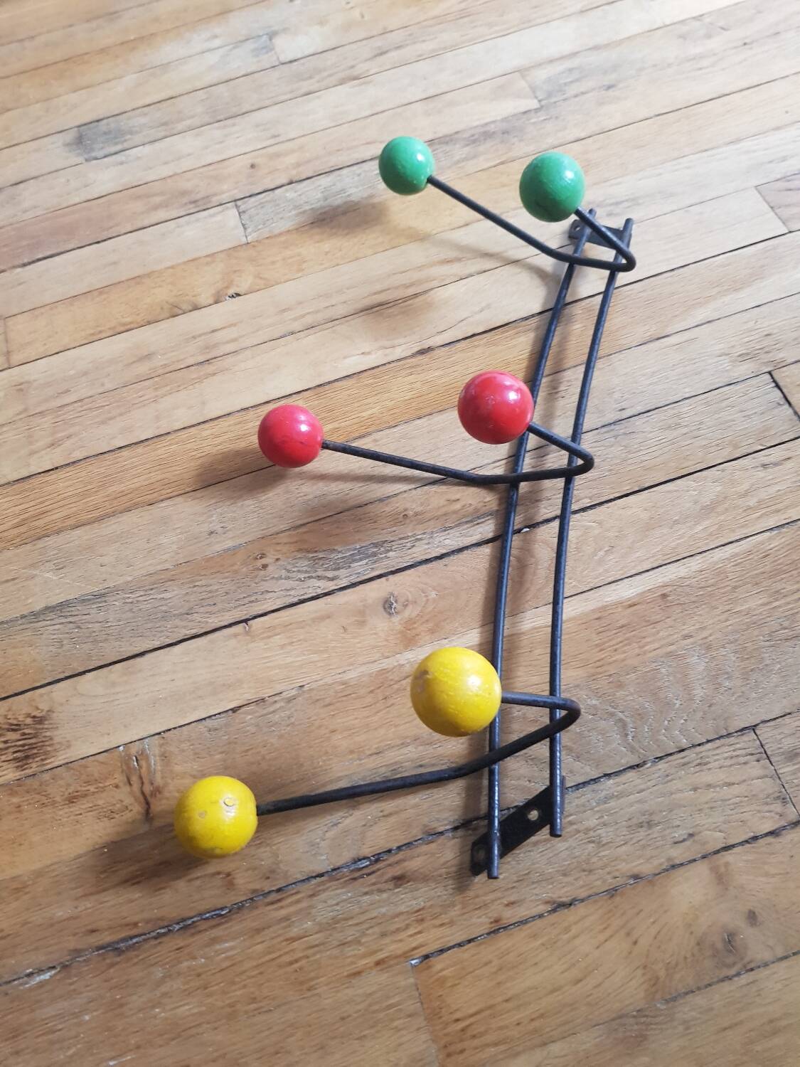6-ball wall coat rack