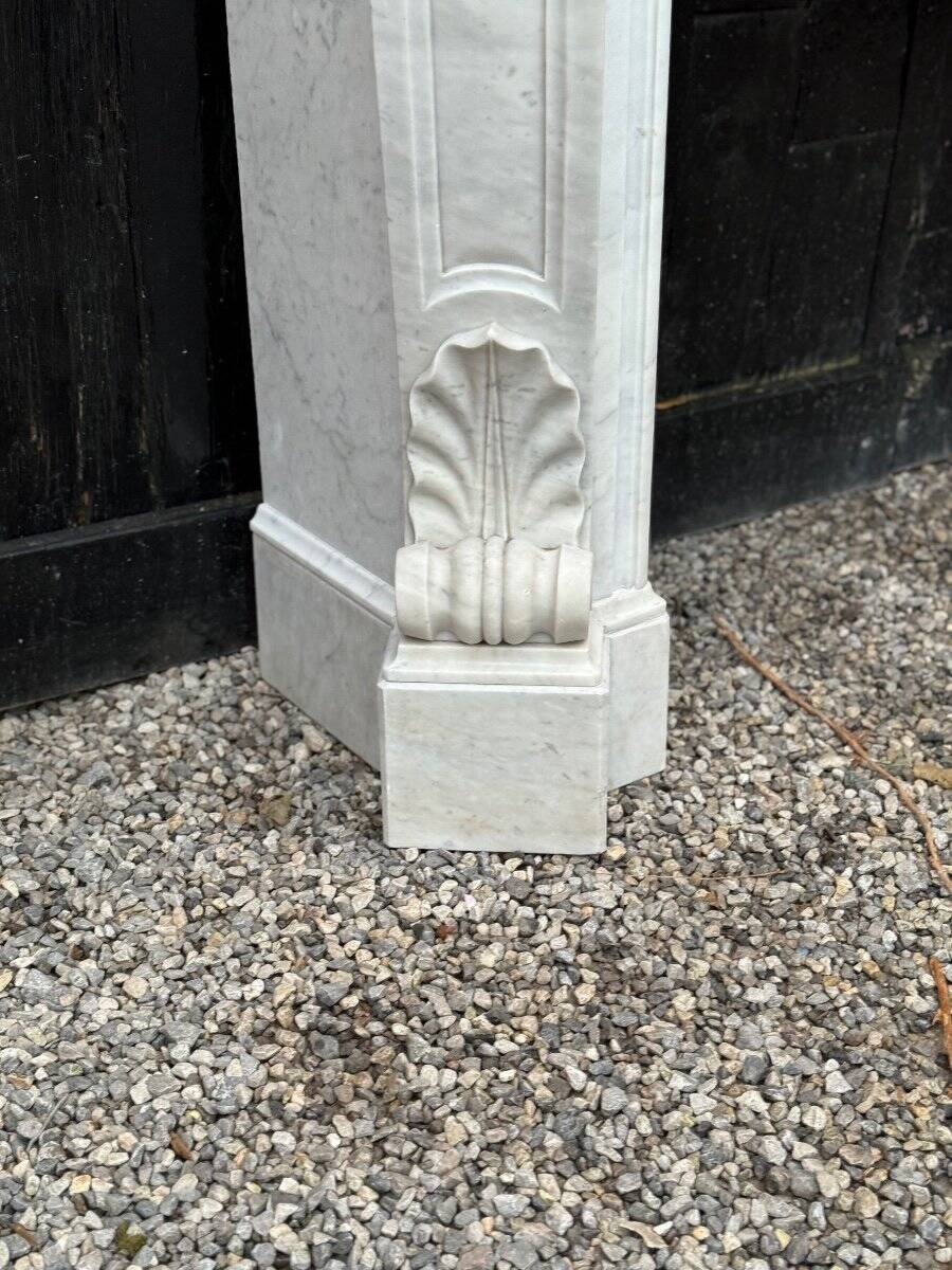 Louis XV style fireplace in white Carrara marble circa 1900