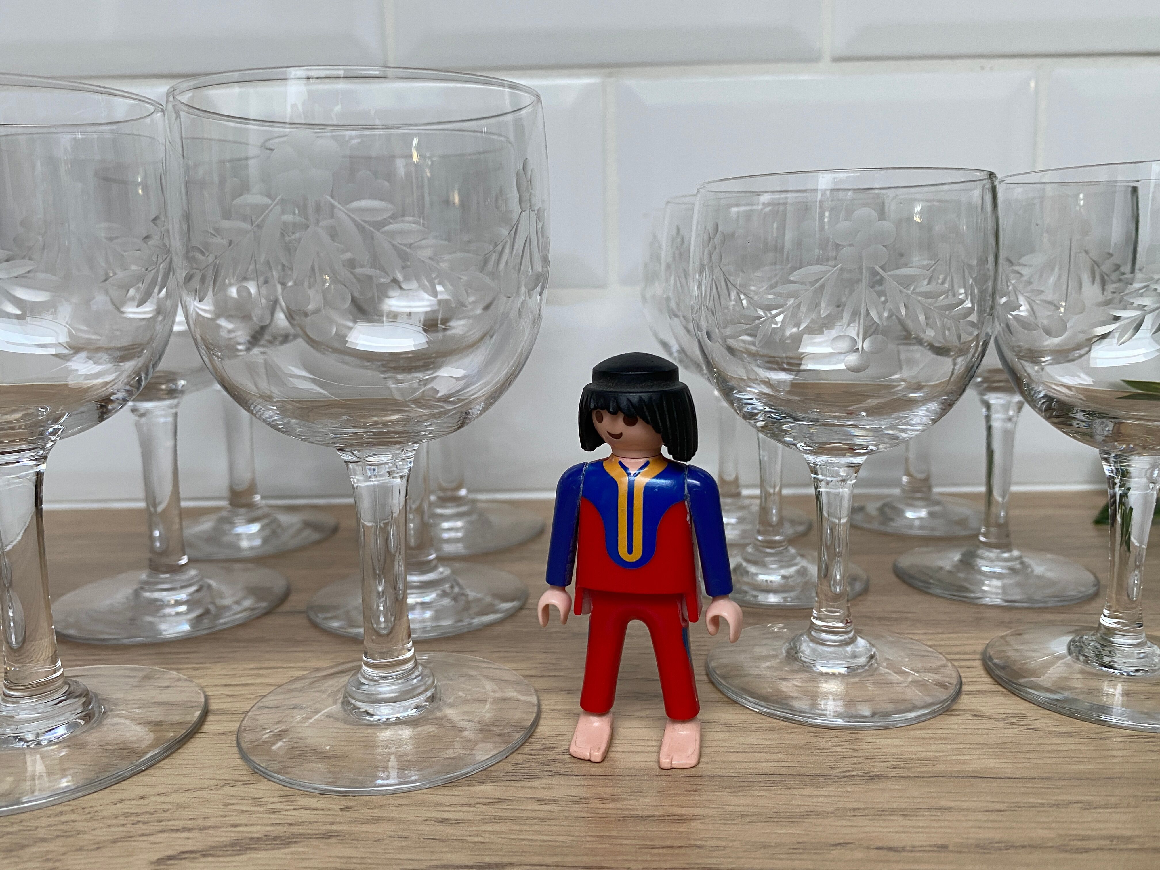 Set of 6 engraved balloon wine glasses