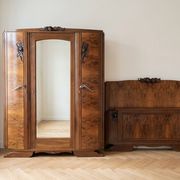 Ensemble chambre noyer : armoire et lit en bois massif