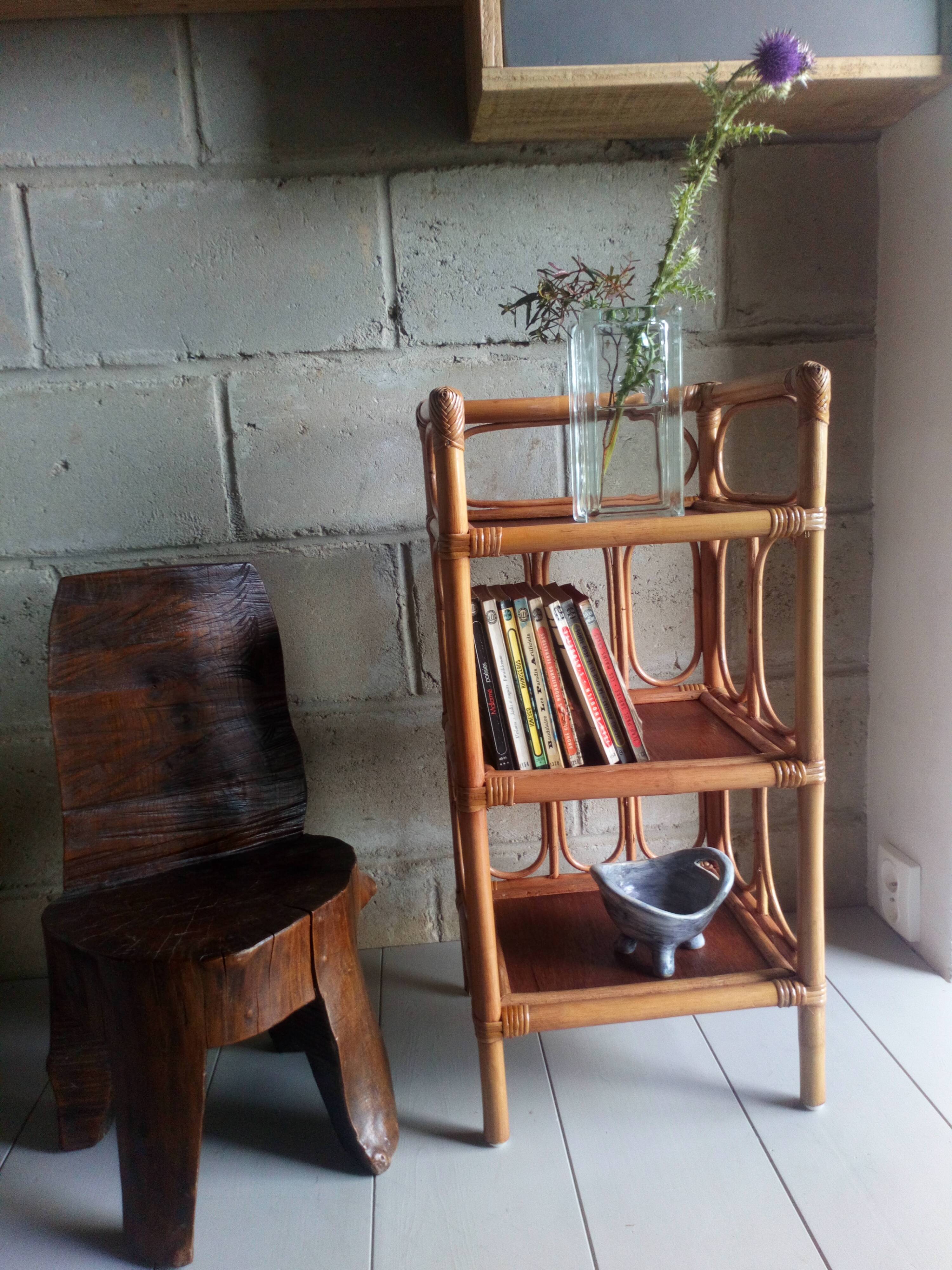 Shelf selette on wooden feet and vintage rattan