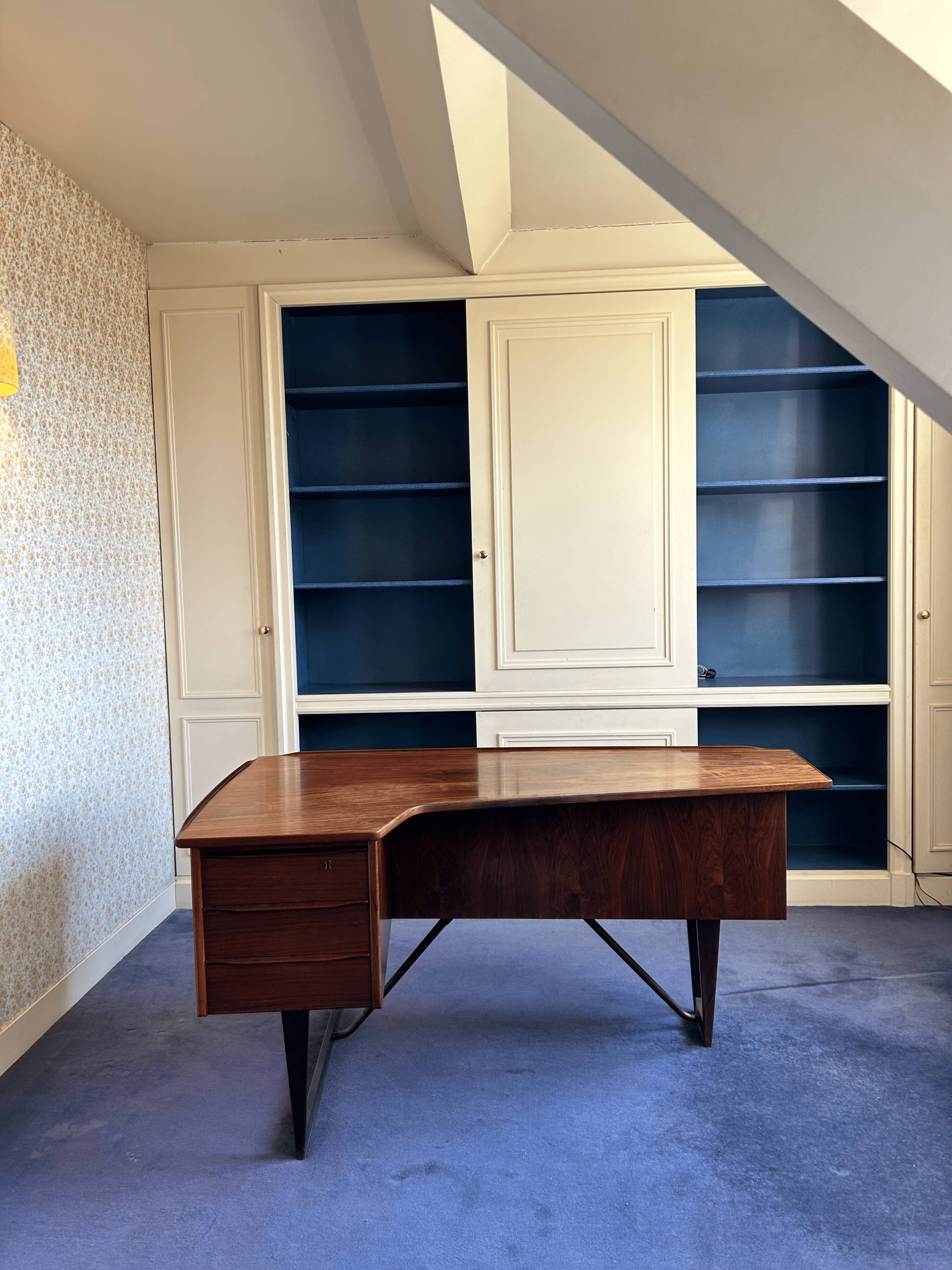 Bureau scandinave vintage en bois façon palissandre, années 60/70