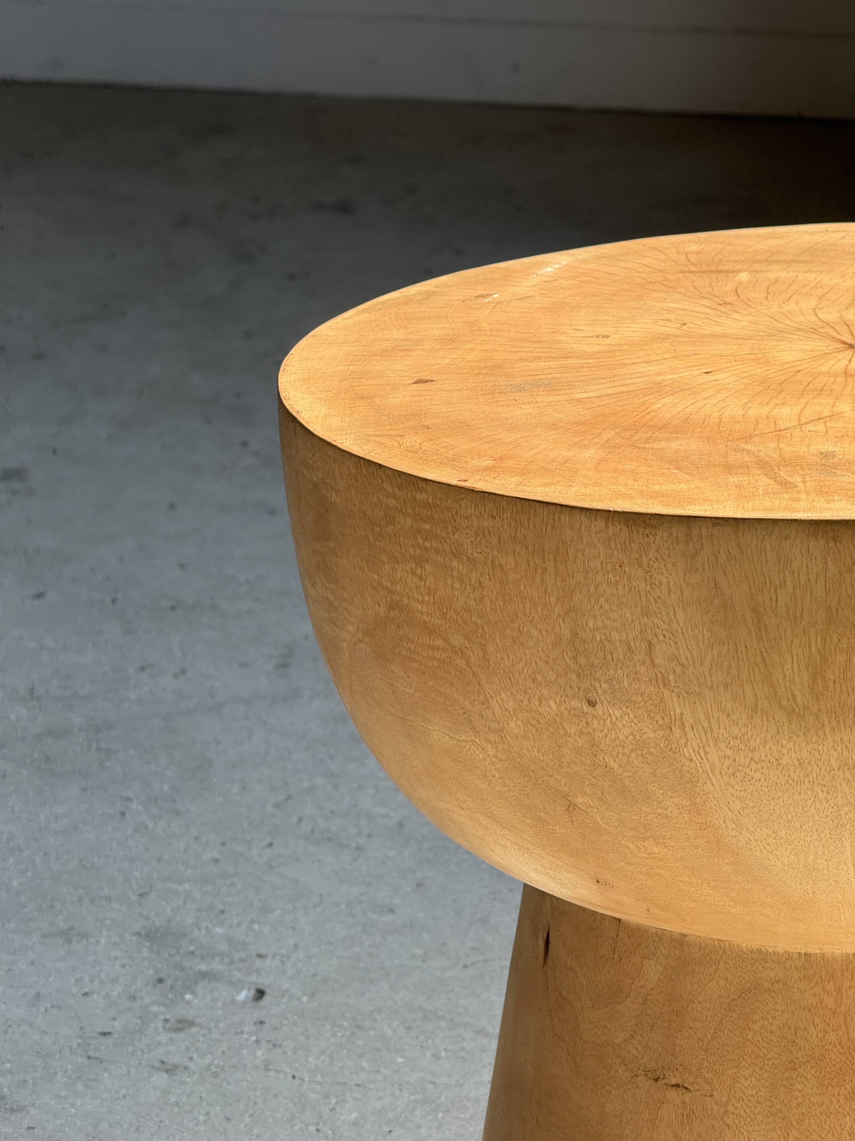 Side table or stool with a semi-spherical top in beige mango wood H50 D45