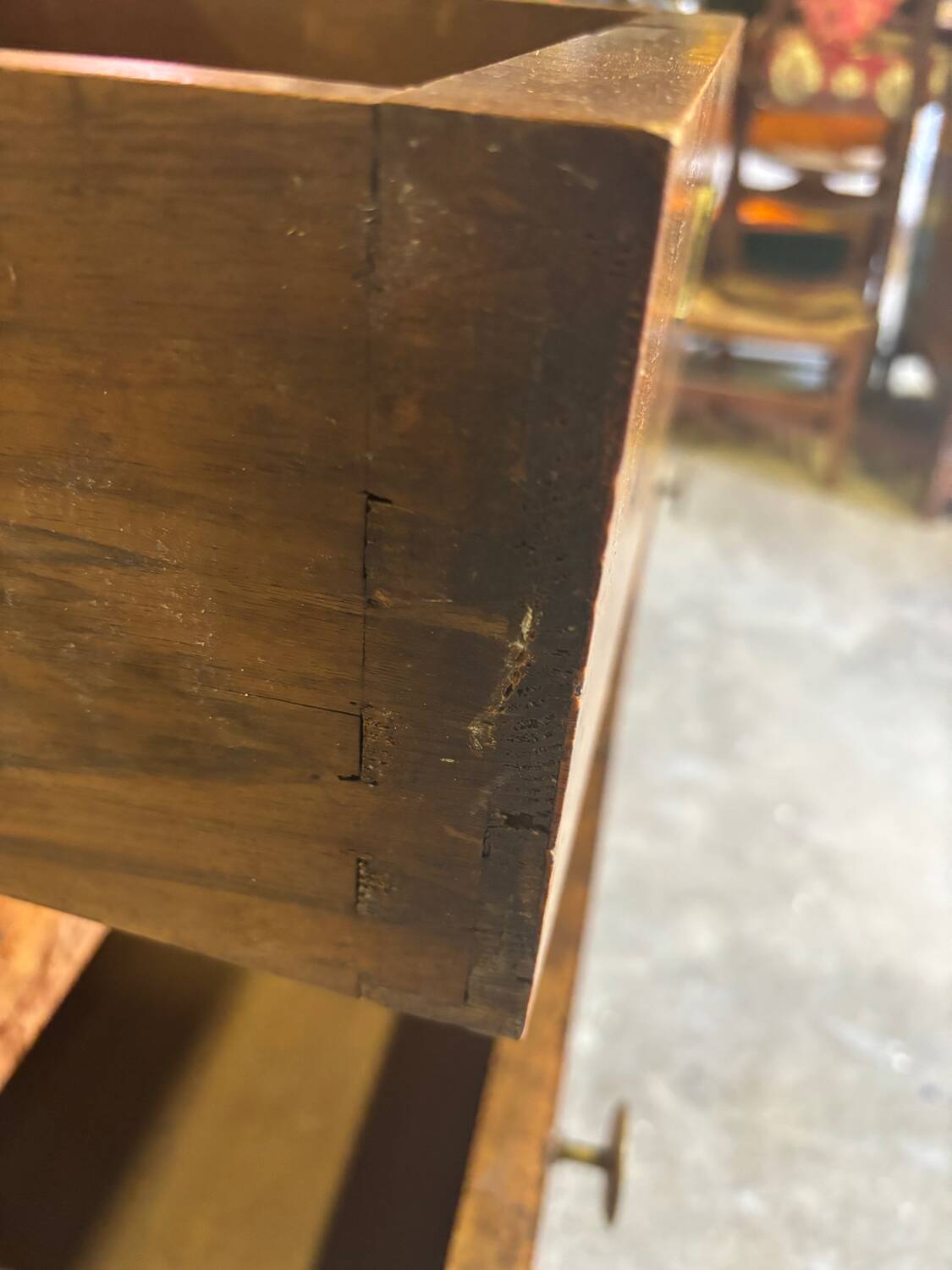 Commode pantalonierre
