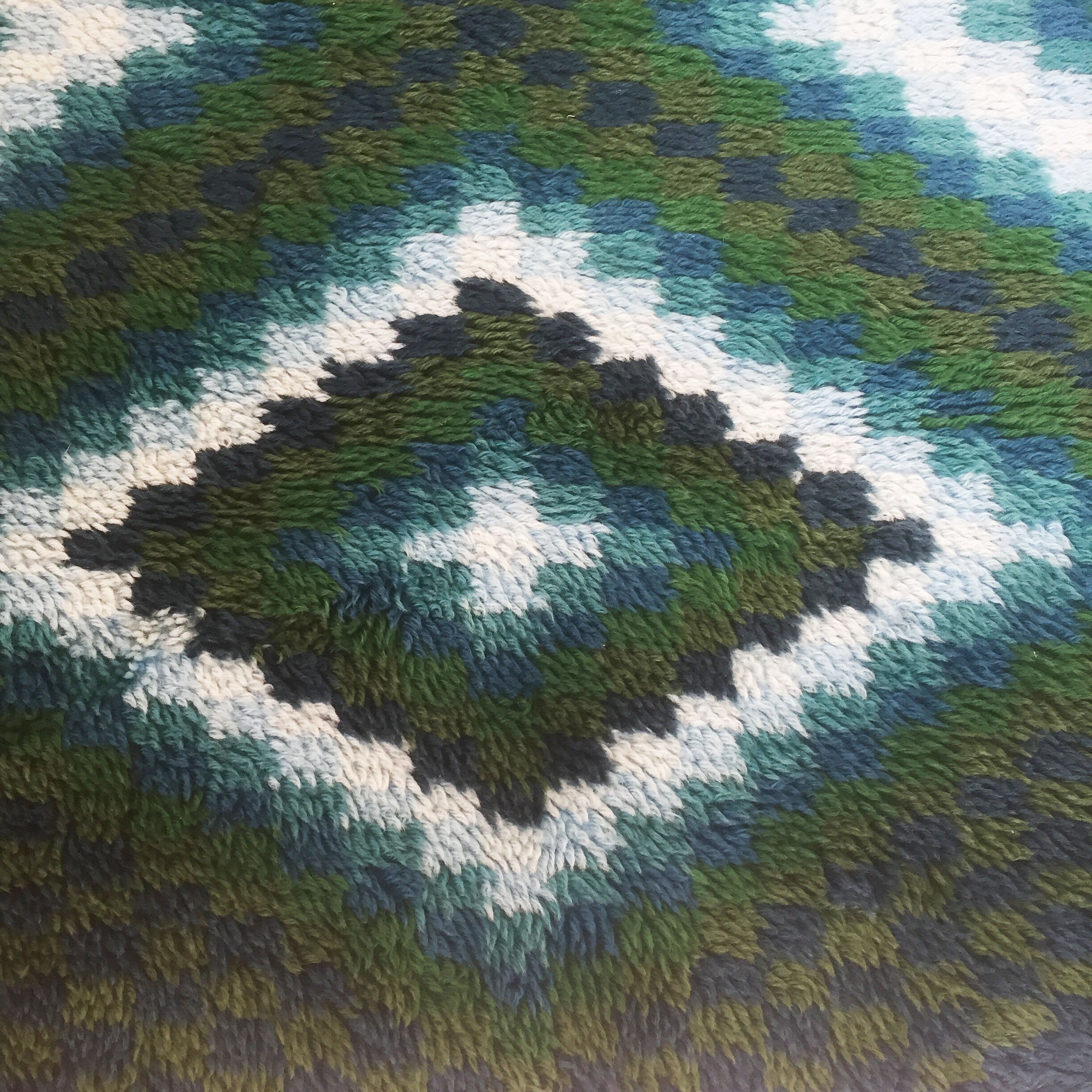 Scandinavian patterned carpeting Rya of EGE Taepper lozenges in the 60s Denmark 165 x 95 cm