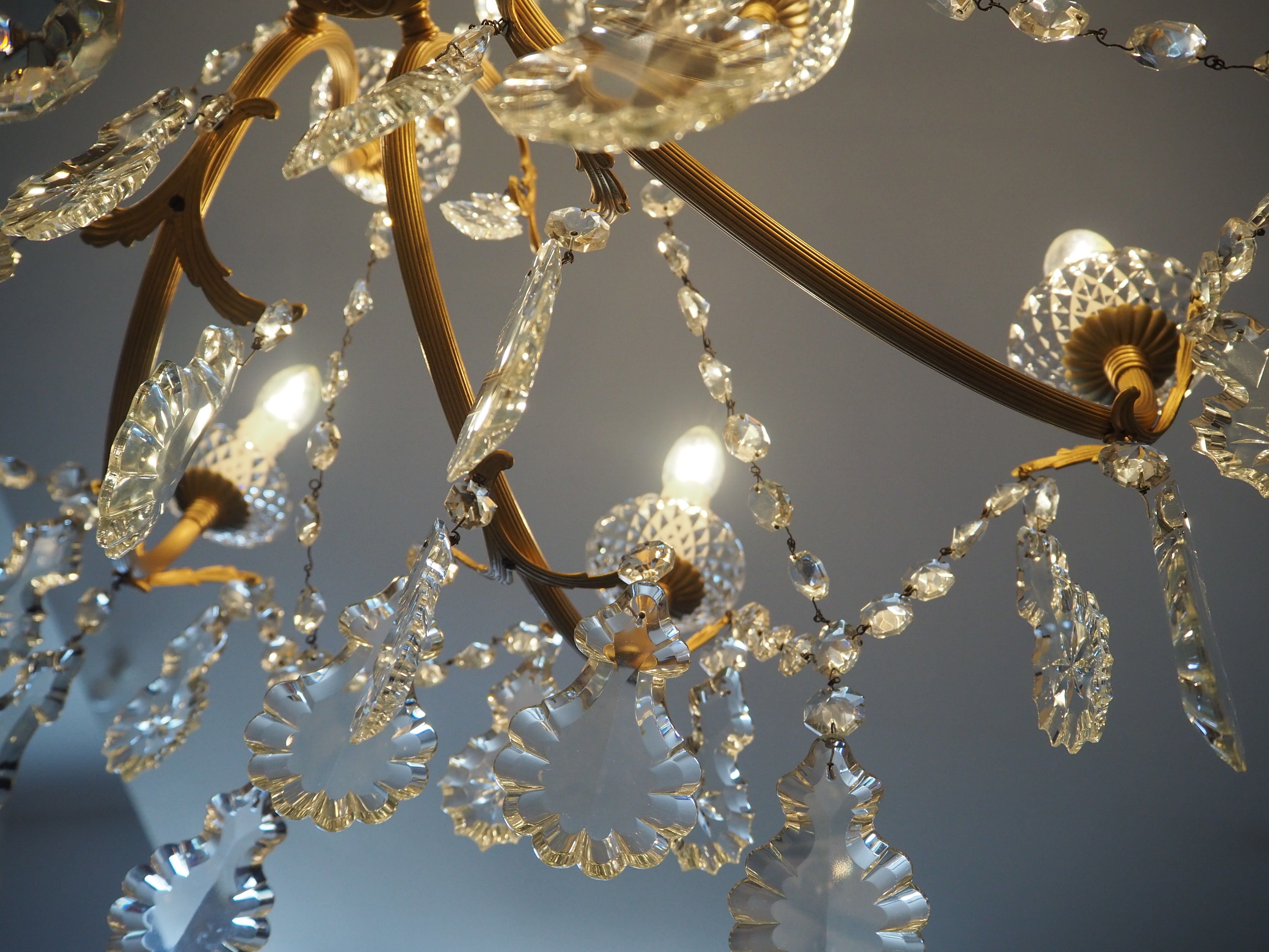 Chandelier 12 lamps with grapevines in crystal, bronze and regulated