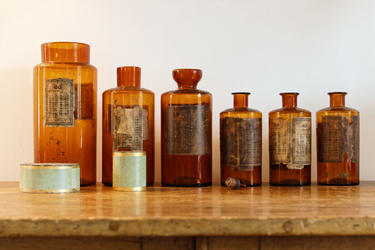 Set of 6 apothecary bottles, early twentieth century