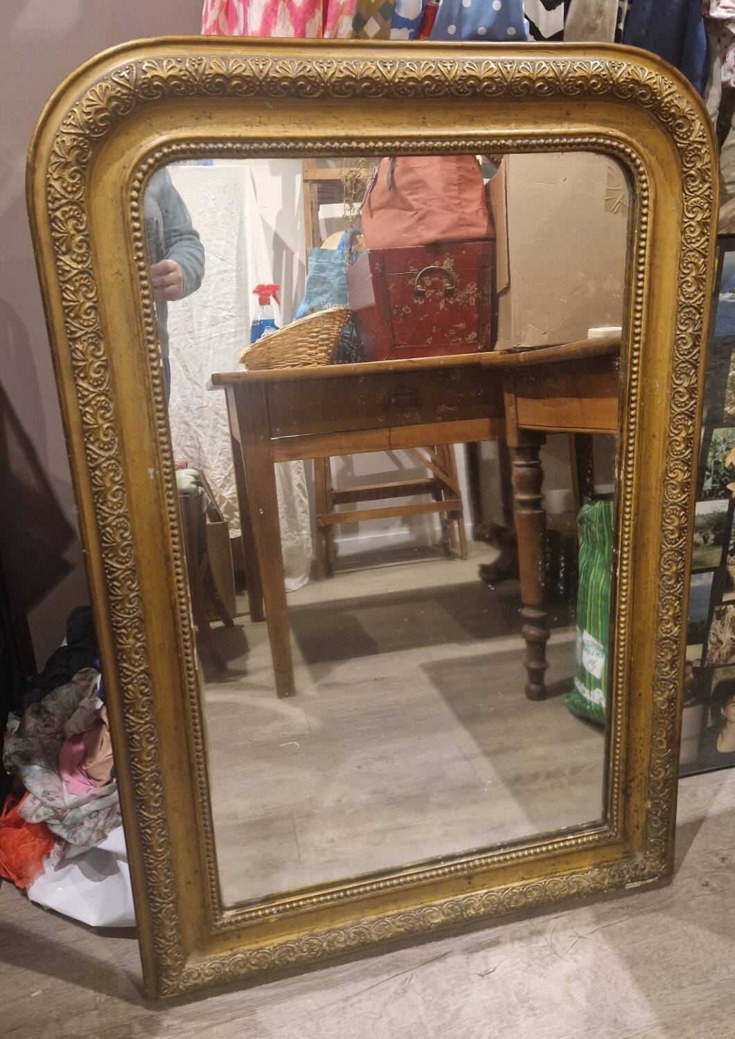 Antique Trumeau mirror in wood and gilding, in good condition.