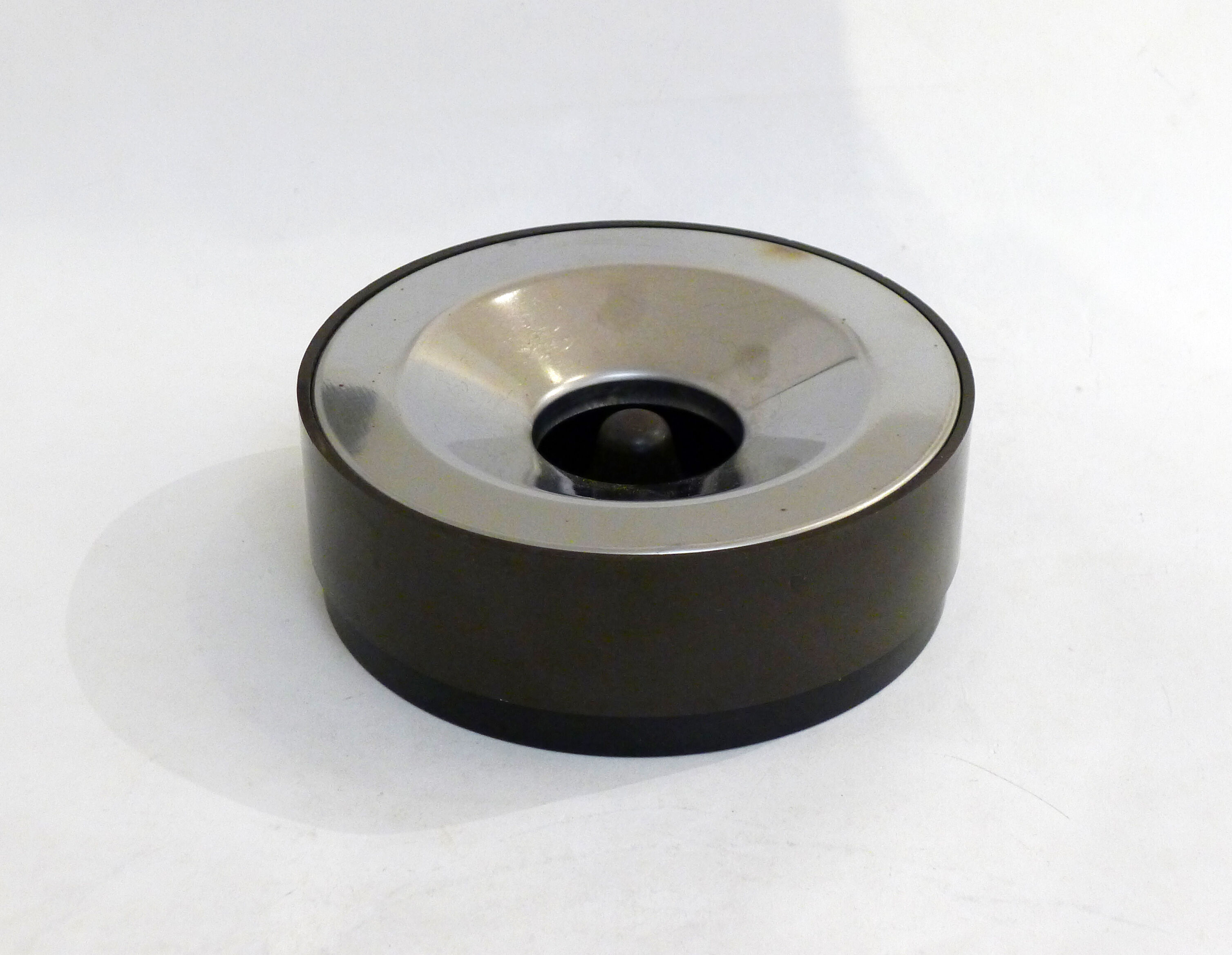 Manade ashtray design 1977