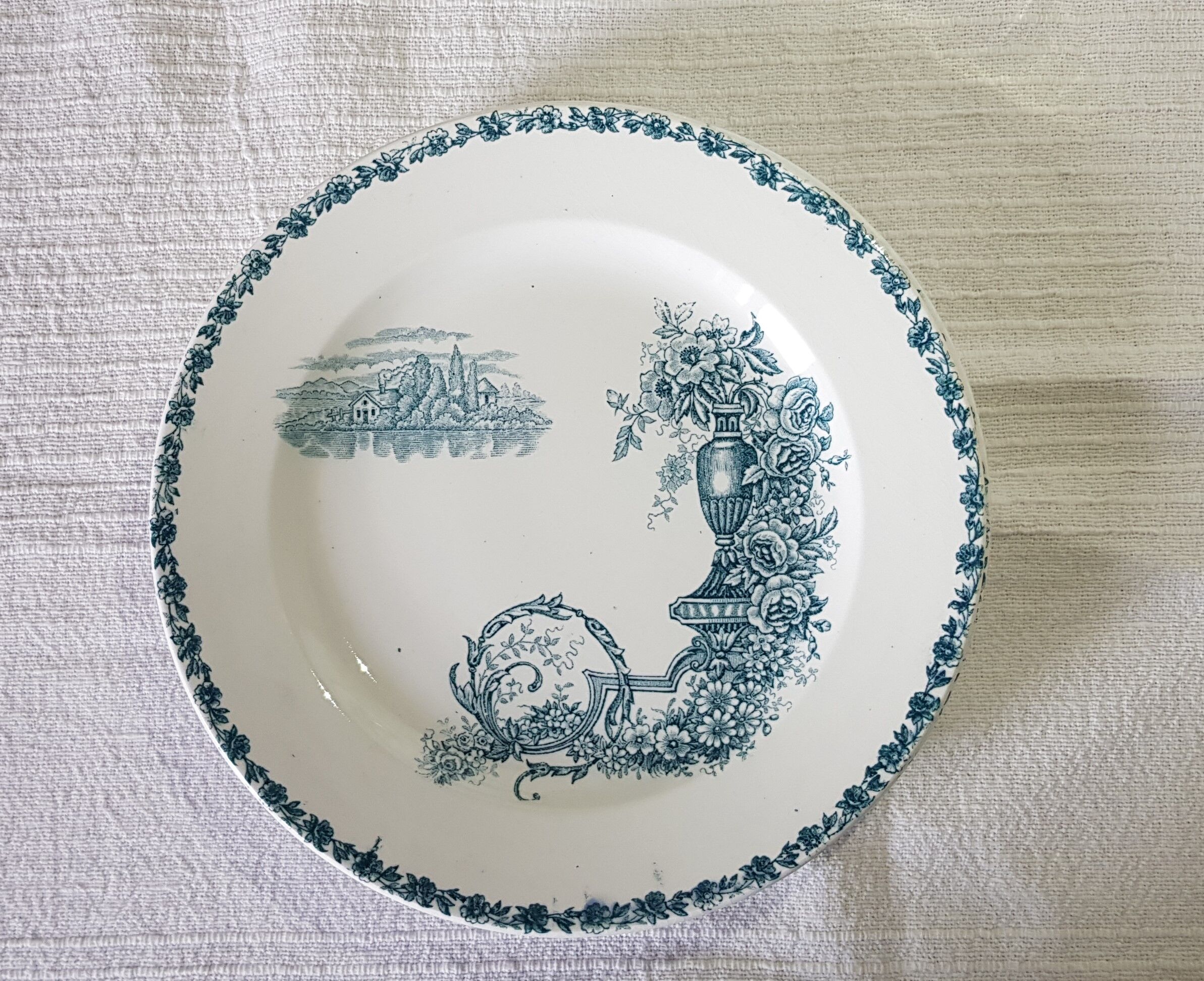 6 flat plates made of Clairfontaine earthenware buffon model in iron earth