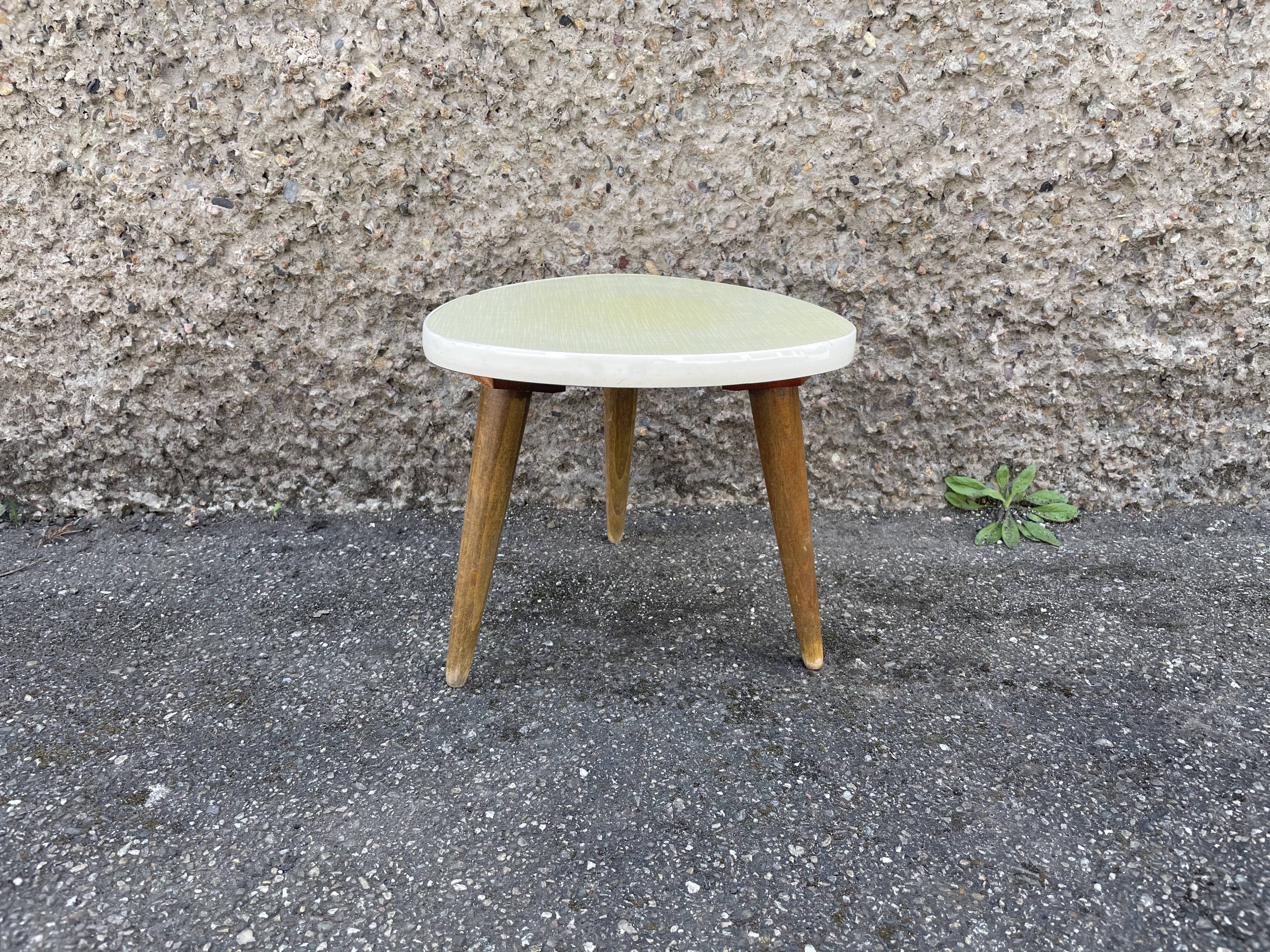 Small triangular paneling small yellow coffee table tripode door midcentury plant 1950 old