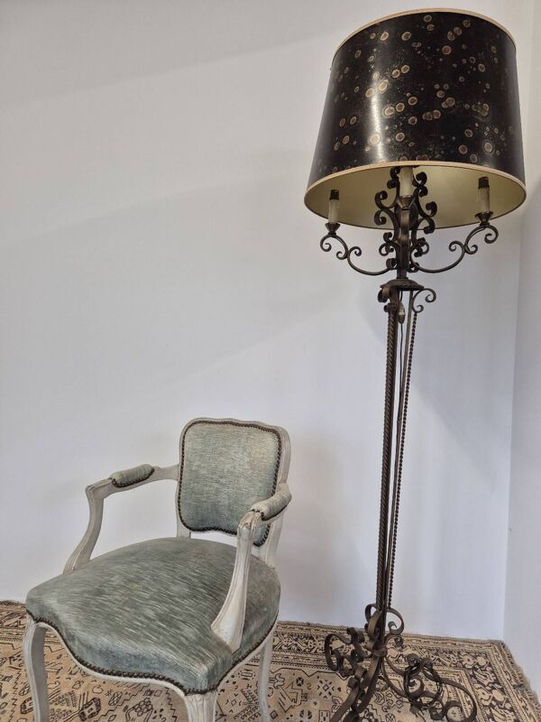 Fauteuil cabriolet style Louis XV en bois patiné et velours