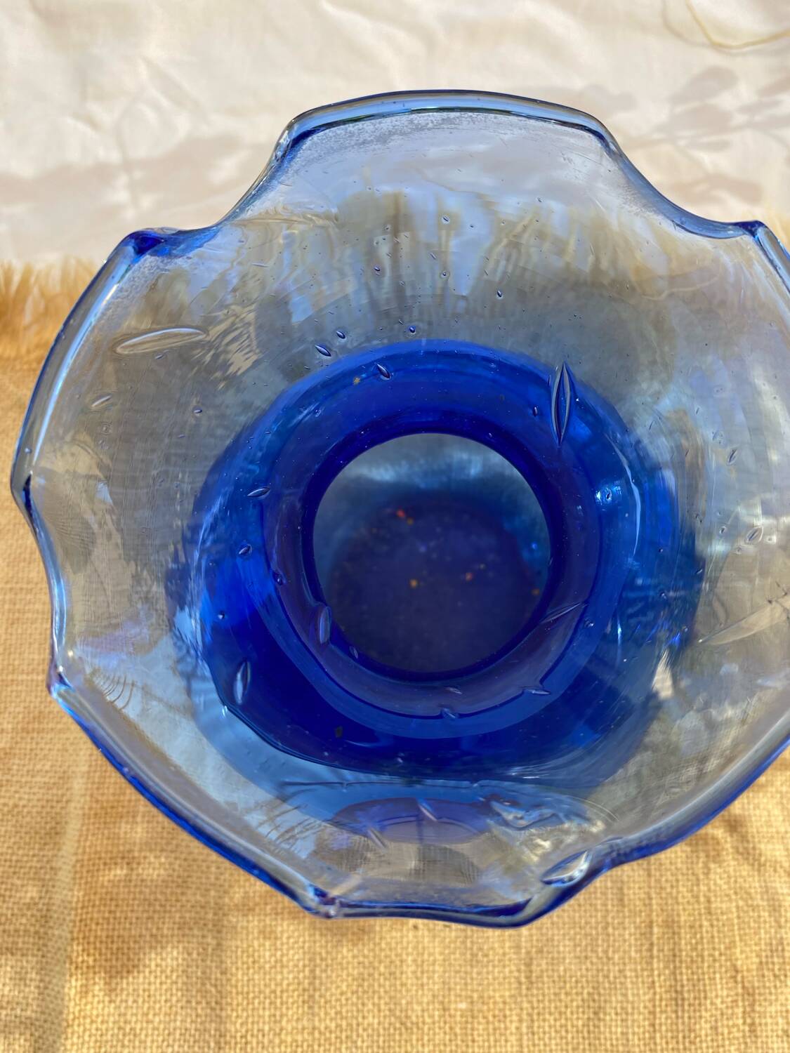 Joli petit Vase , en verre bullé