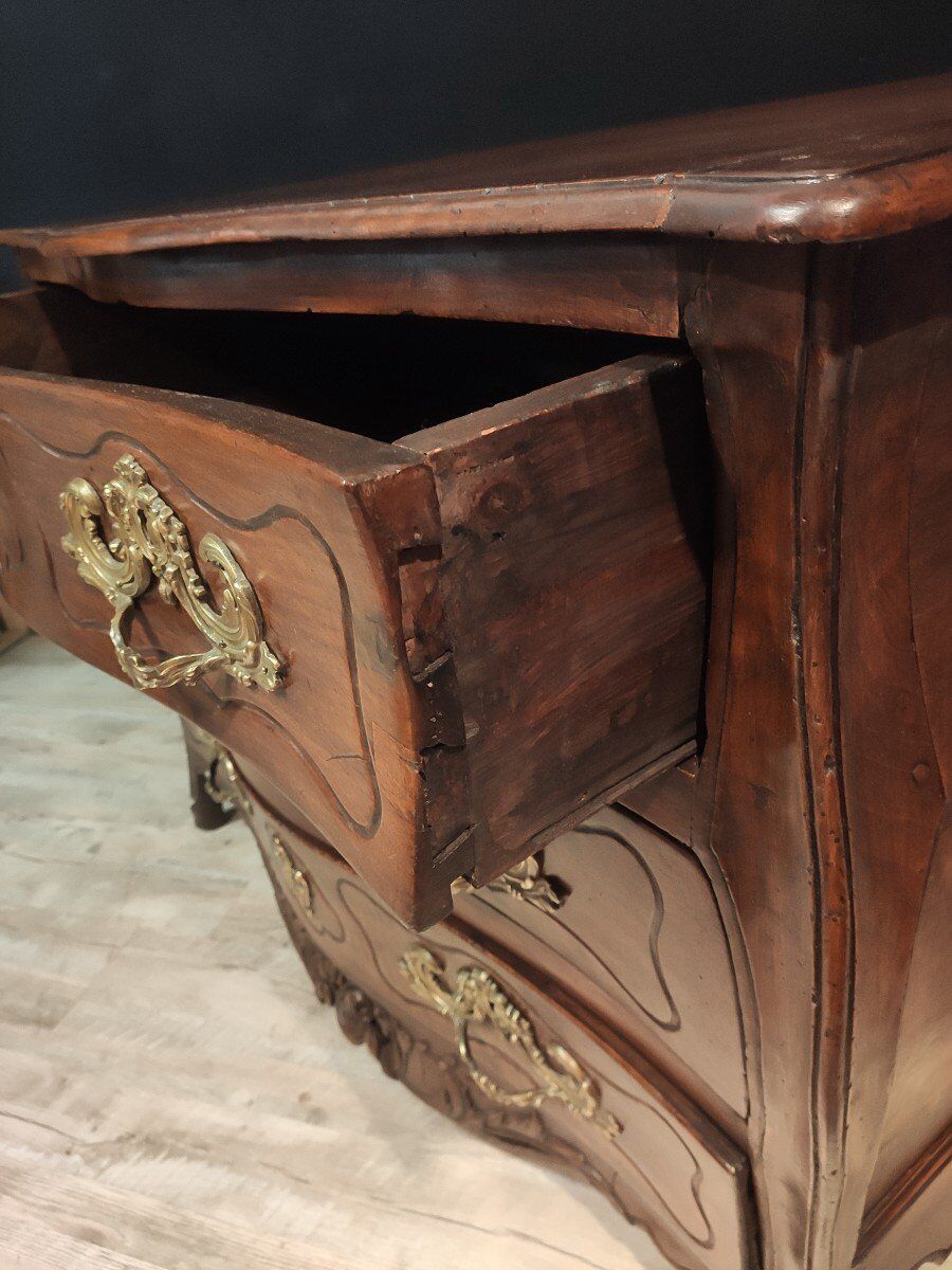 Bordelaise Tomb Commode 18th Century In Walnut