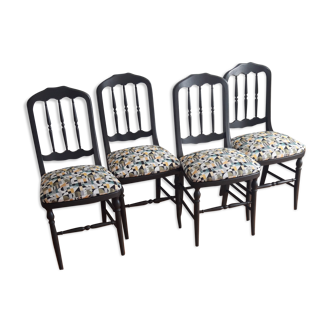 Set of chairs