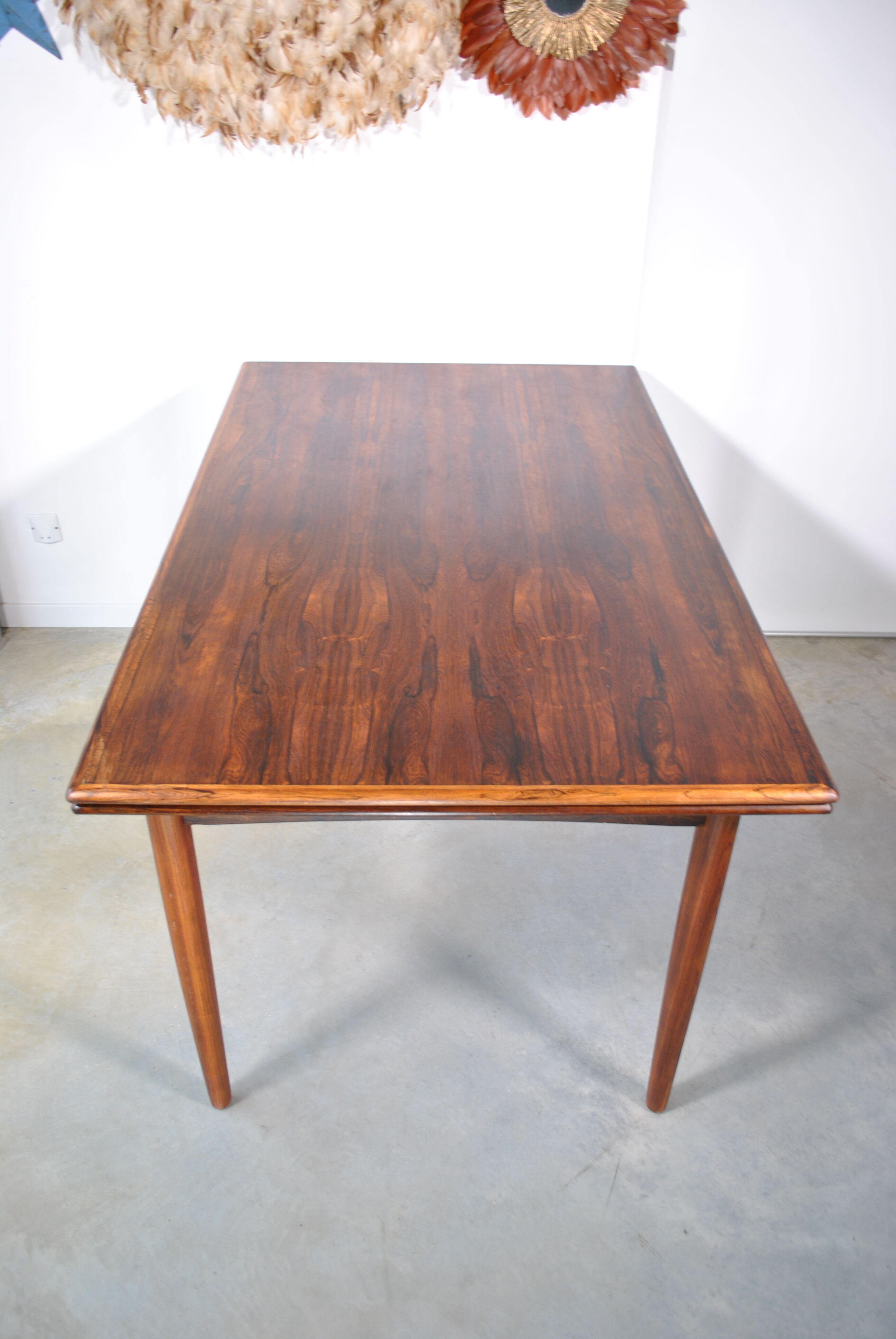 Extendable rosewood dining table year 60