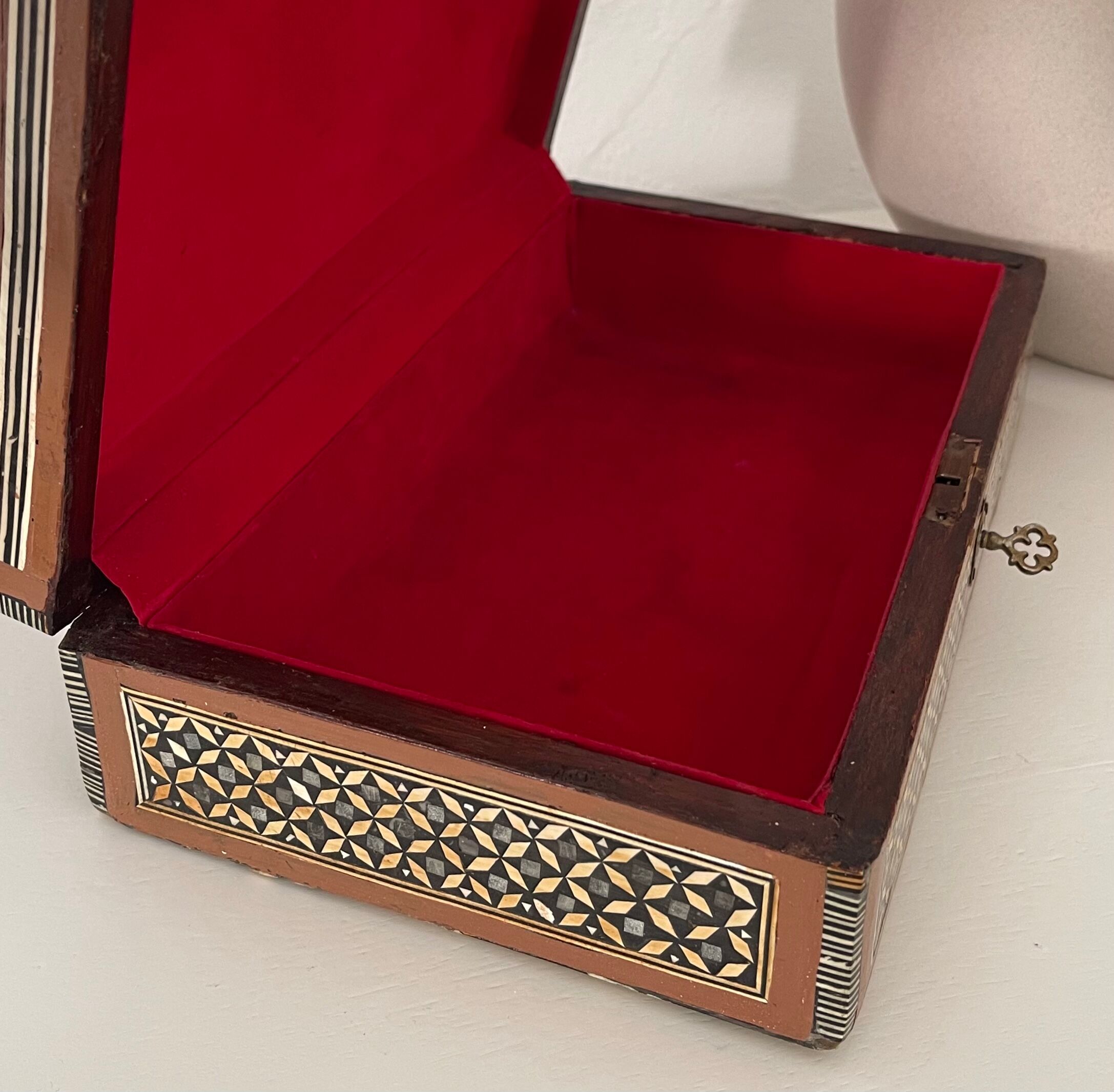 Boîte à bijoux bois et nacre