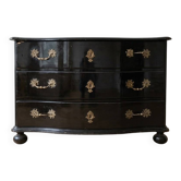Commode galbée en bois noir laqué – Style Louis XV – 3 grands tiroirs