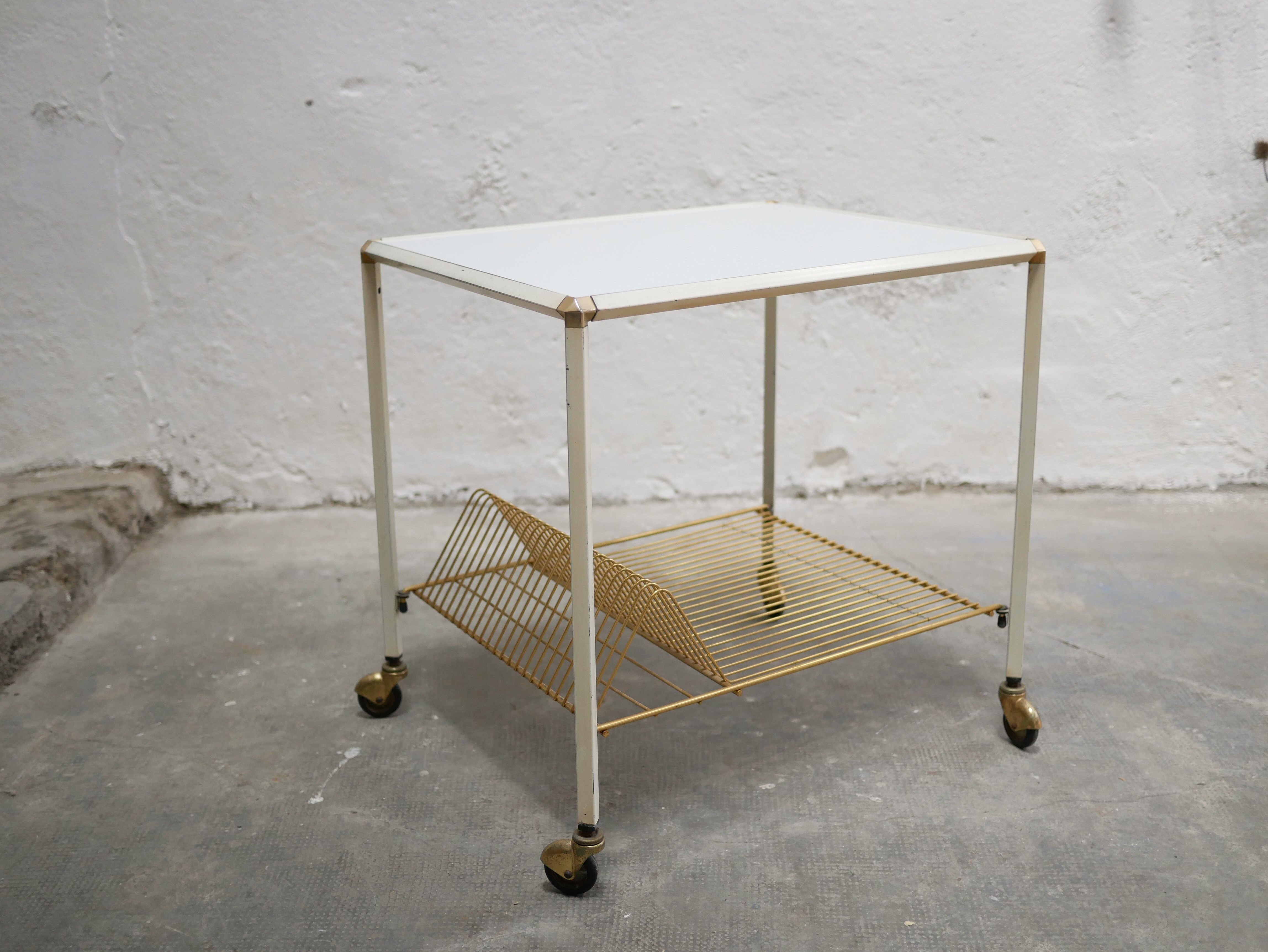 Furniture ranges vintage vinyls on wheels