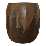 Vase en grès flammé avec coulures marron clair sur marron foncé. Signé DENBAC et numéroté